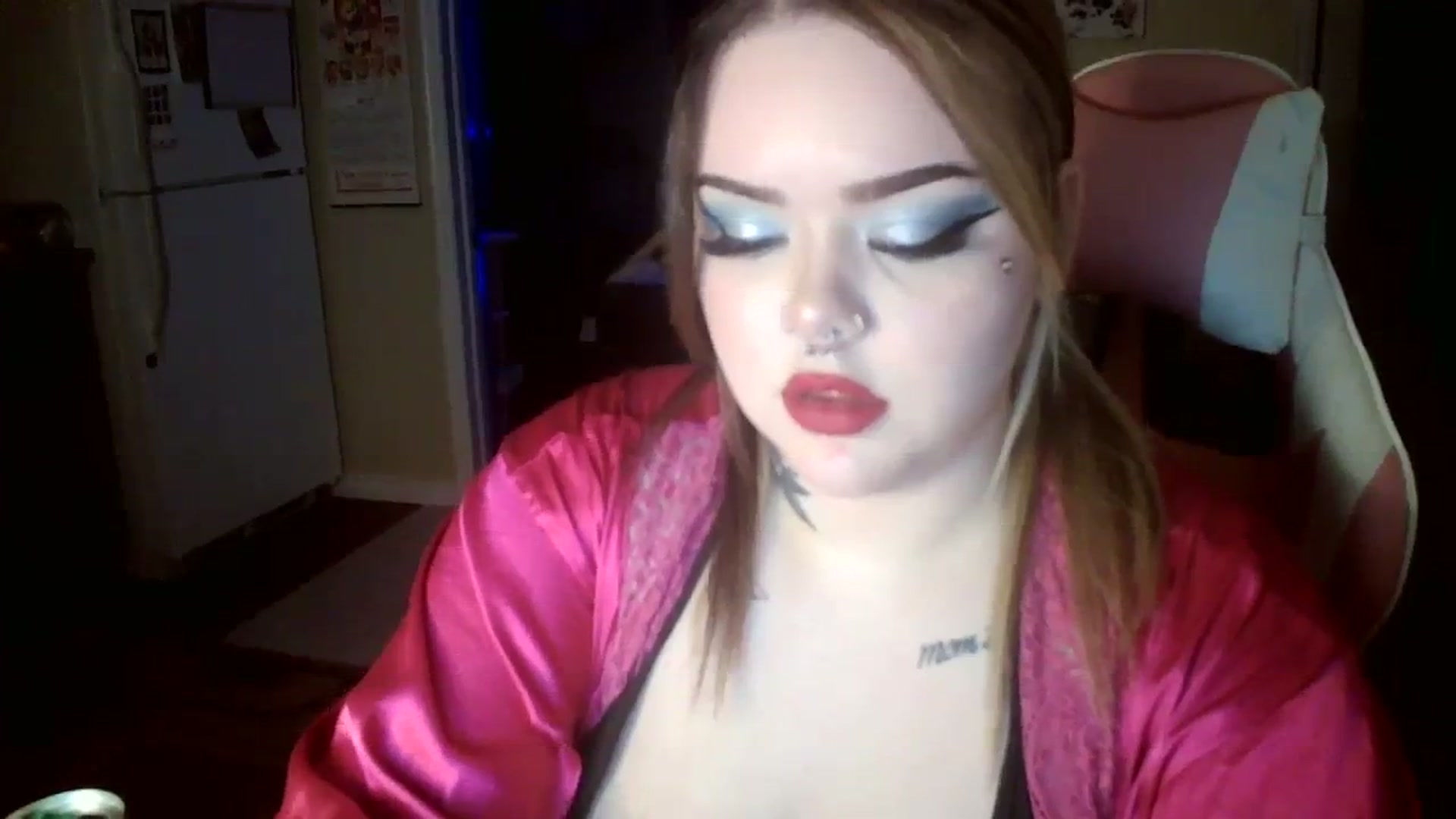 Gallery image thumbnail from Stormyxoo's myfreecams stream on, 10/29/2023, 24:55 image 19 of 20