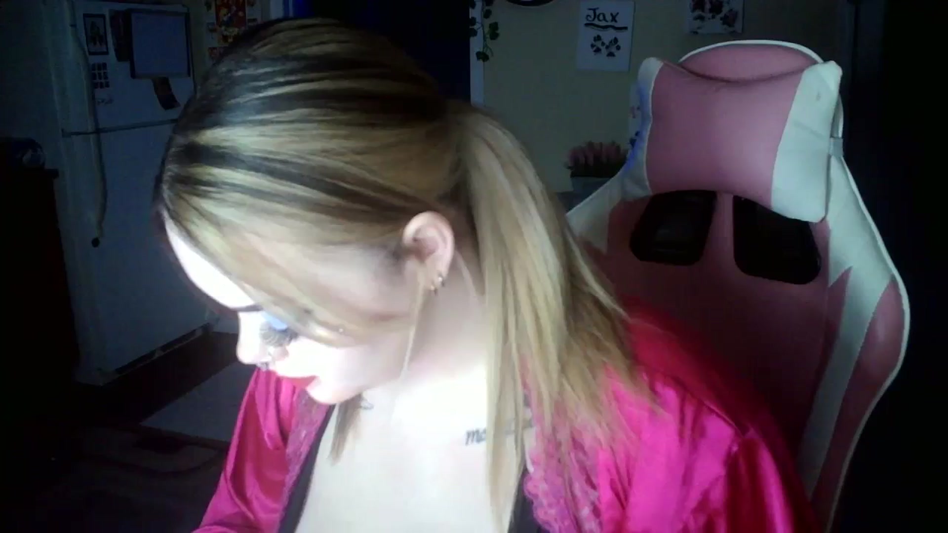 Gallery image thumbnail from Stormyxoo's myfreecams stream on, 10/29/2023, 24:55 image 11 of 20