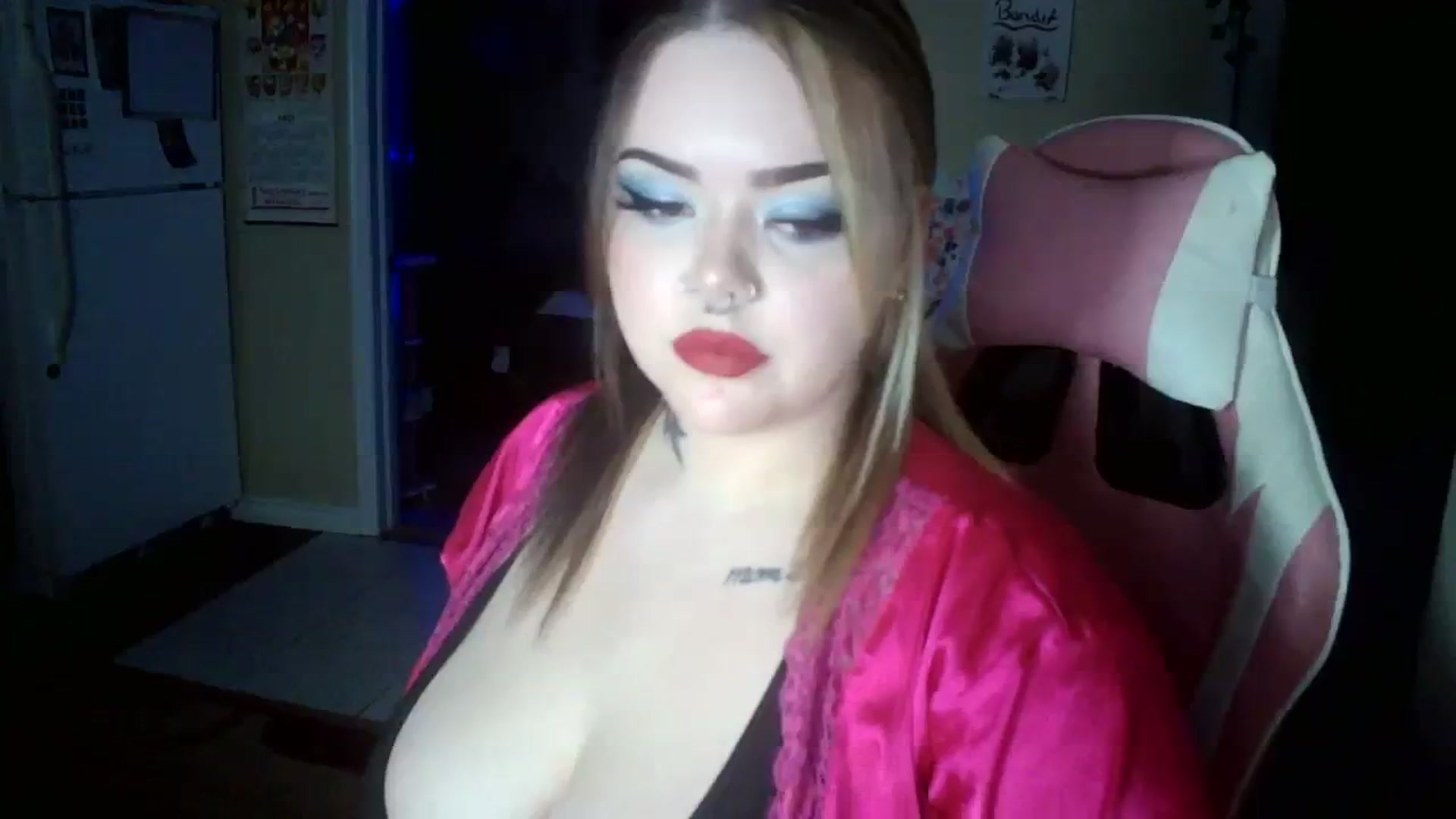 Gallery image thumbnail from Stormyxoo's myfreecams stream on, 10/29/2023, 24:55 image 4 of 20