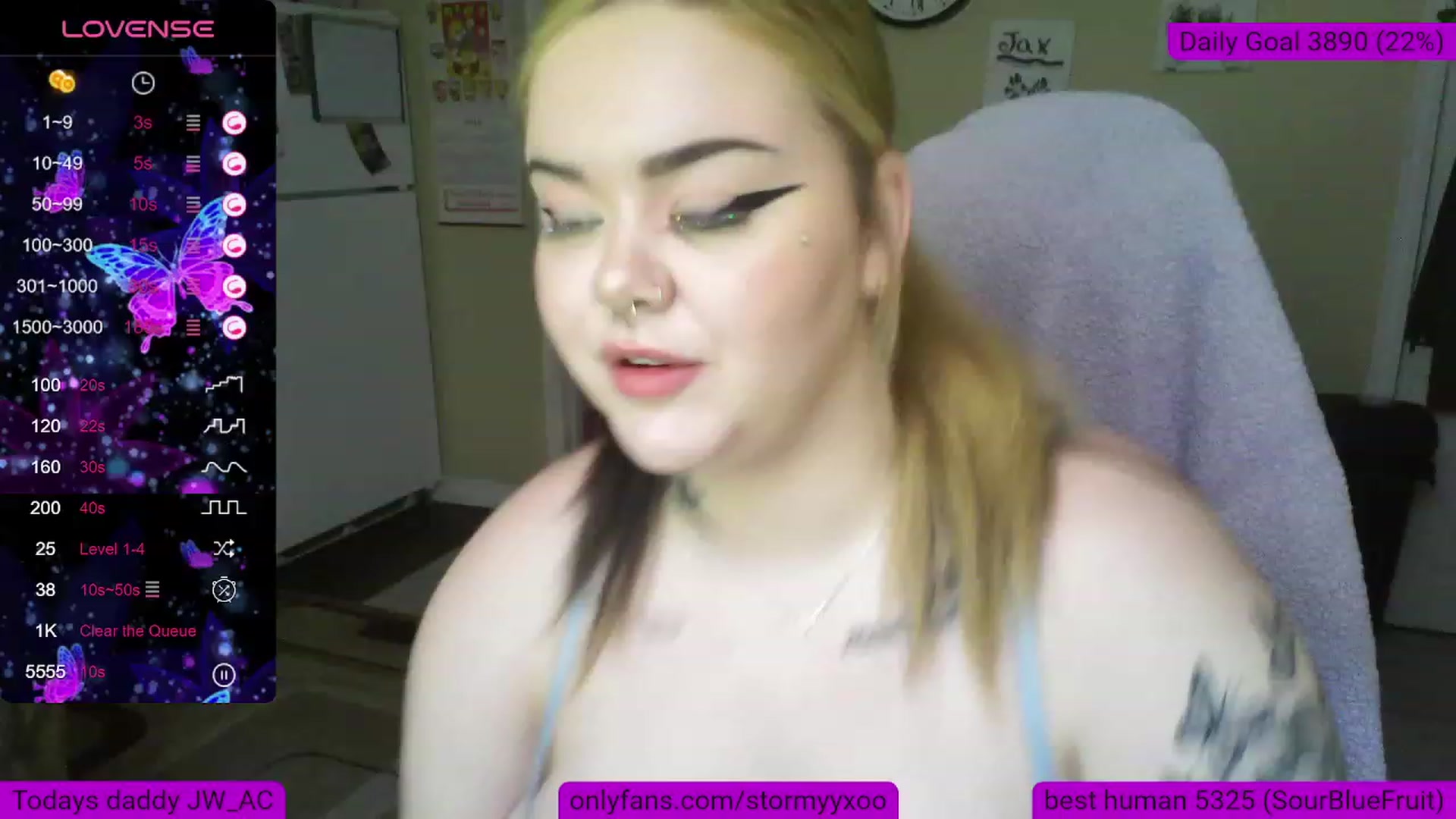 Gallery image thumbnail from Stormyxoo's myfreecams stream on, 11/04/2023, 18:21 image 7 of 20