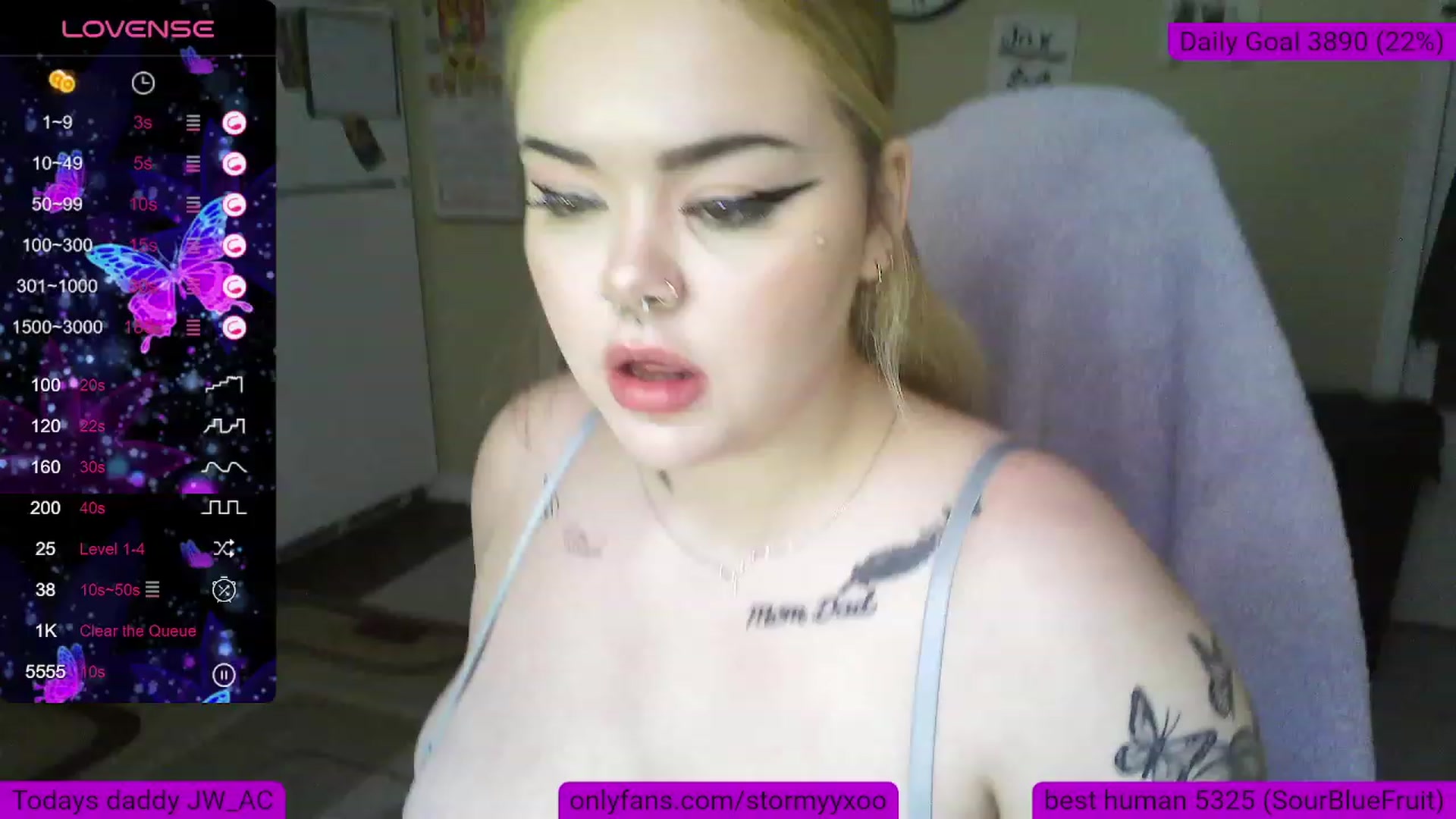 Gallery image thumbnail from Stormyxoo's myfreecams stream on, 11/04/2023, 18:21 image 3 of 20