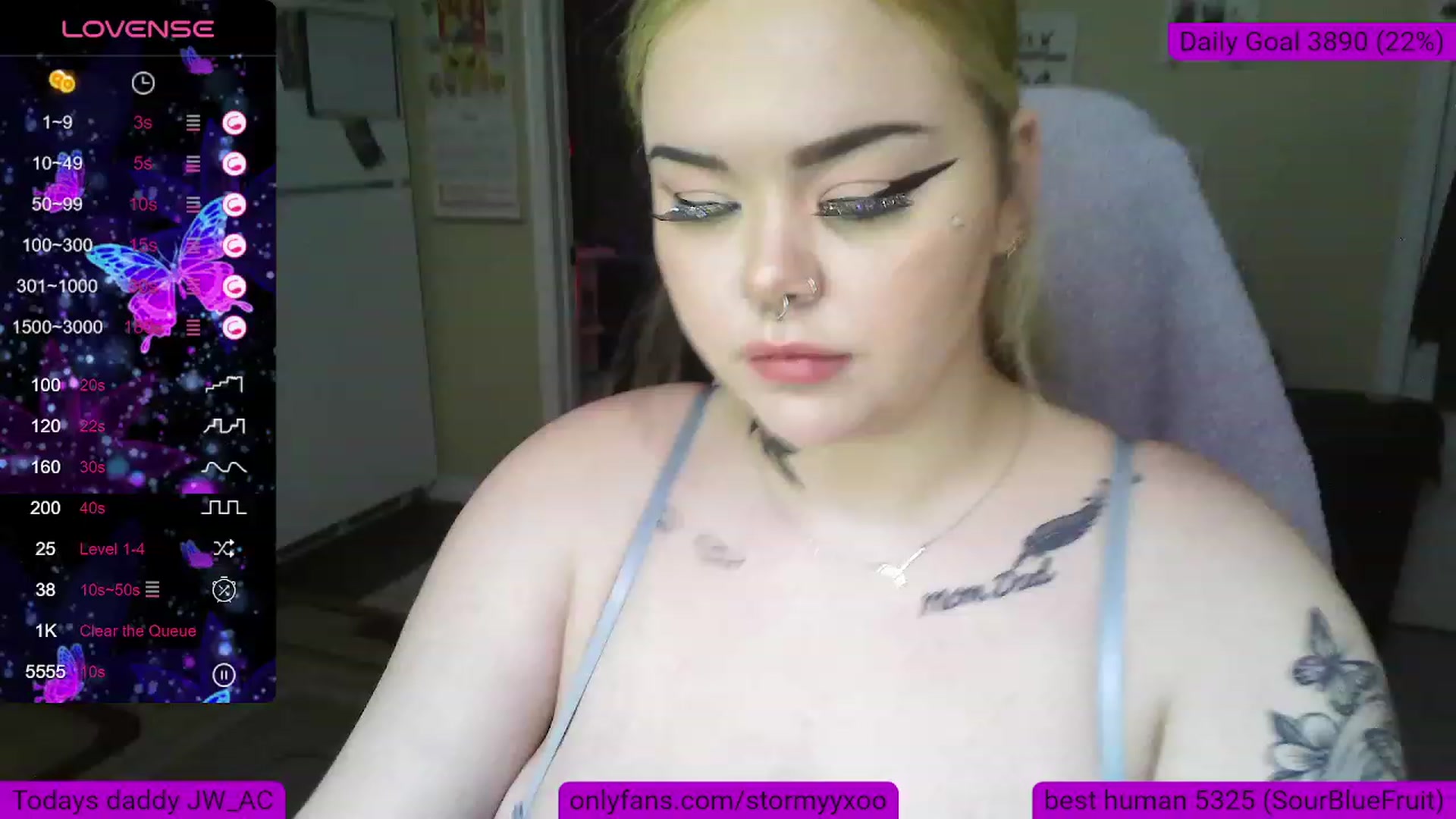 Gallery image thumbnail from Stormyxoo's myfreecams stream on, 11/04/2023, 18:21 image 4 of 20
