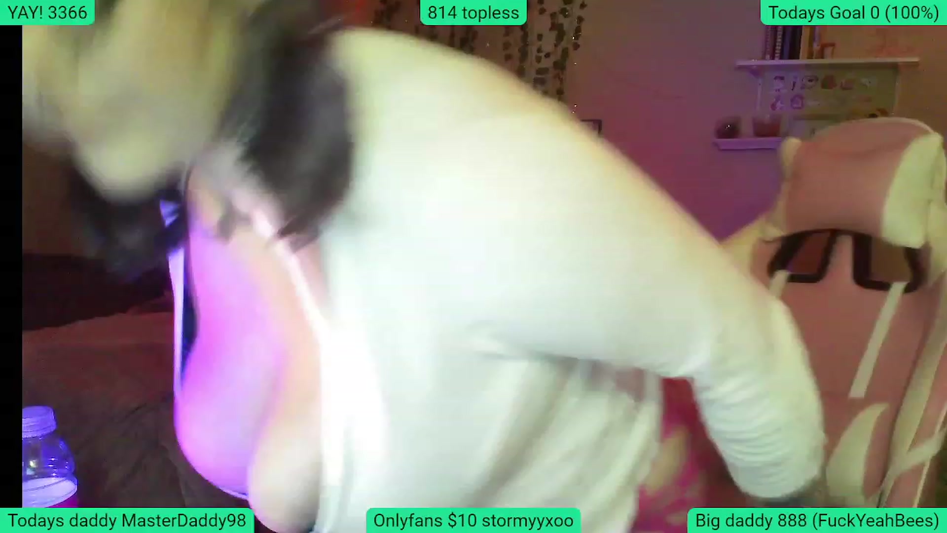 Gallery image thumbnail from Stormyxoo's myfreecams stream on, 01/20/2024, 02:34 image 12 of 20