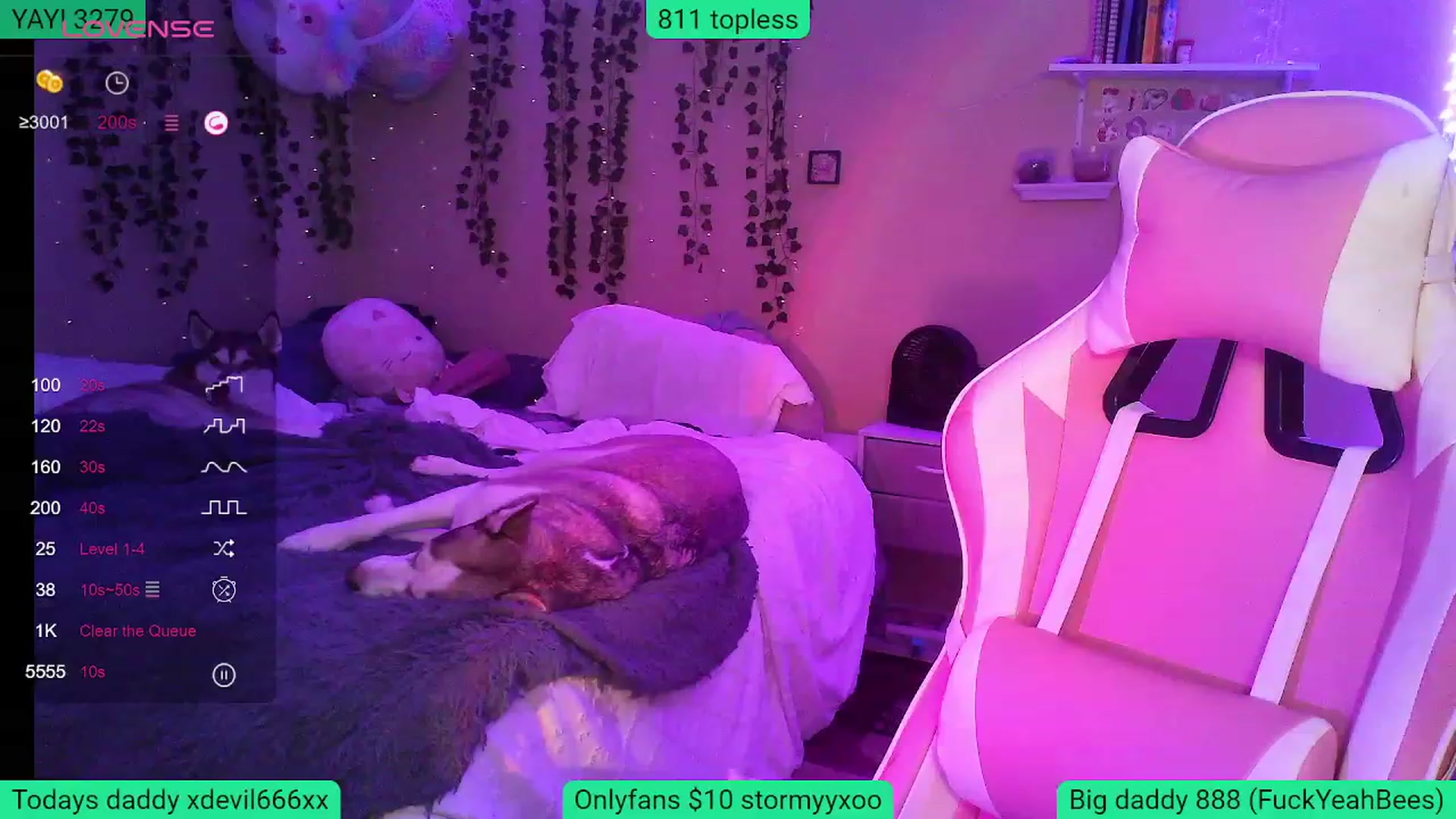Gallery image thumbnail from Stormyxoo's myfreecams stream on, 01/22/2024, 04:50 image 13 of 20