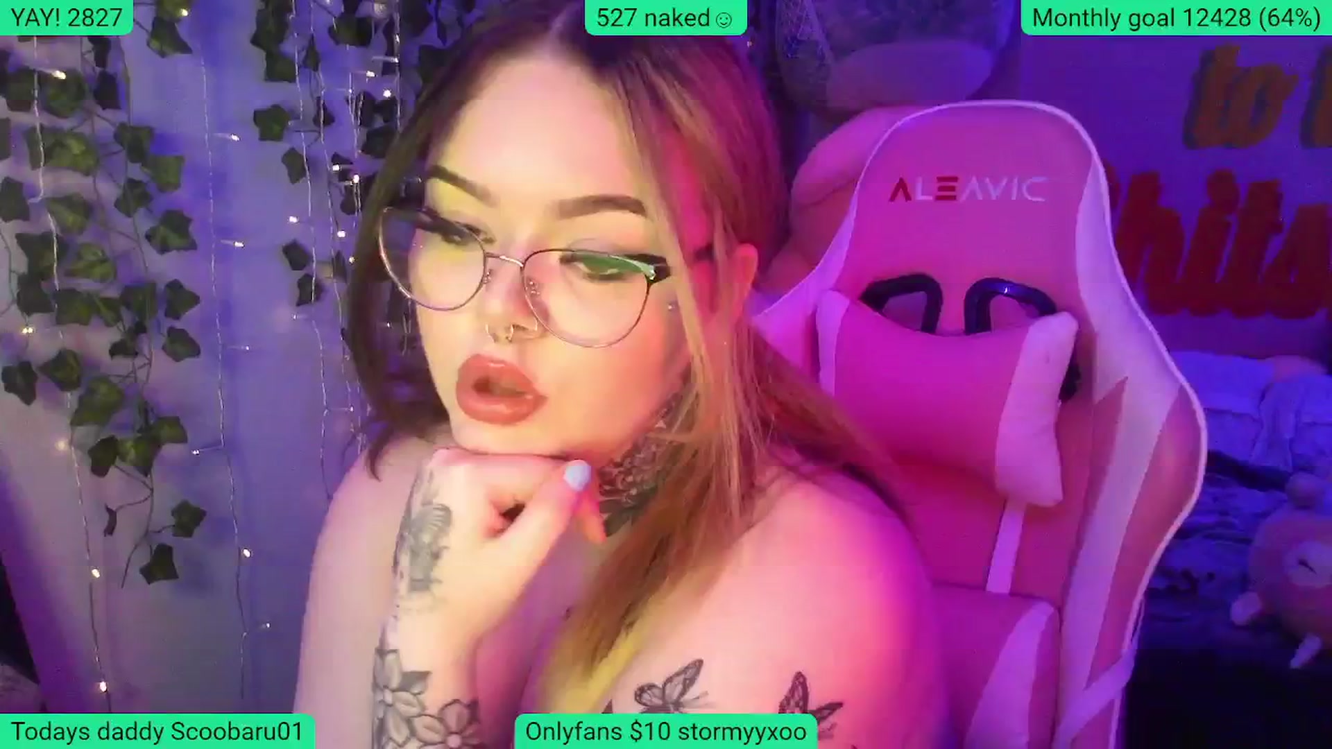 Gallery image thumbnail from Stormyxoo's myfreecams stream on, 03/22/2024, 02:57 image 4 of 20