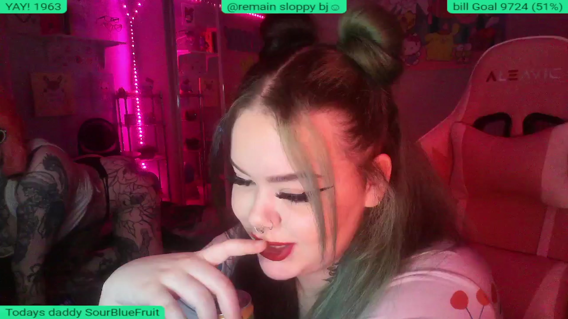 Gallery image thumbnail from Stormyxoo's myfreecams stream on, 04/12/2024, 03:41 image 15 of 20