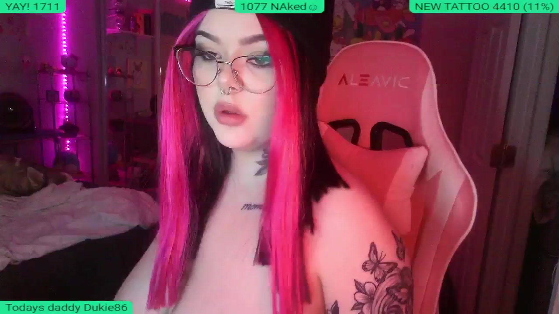 Gallery image thumbnail from Stormyxoo's myfreecams stream on, 04/20/2024, 01:47 image 11 of 20