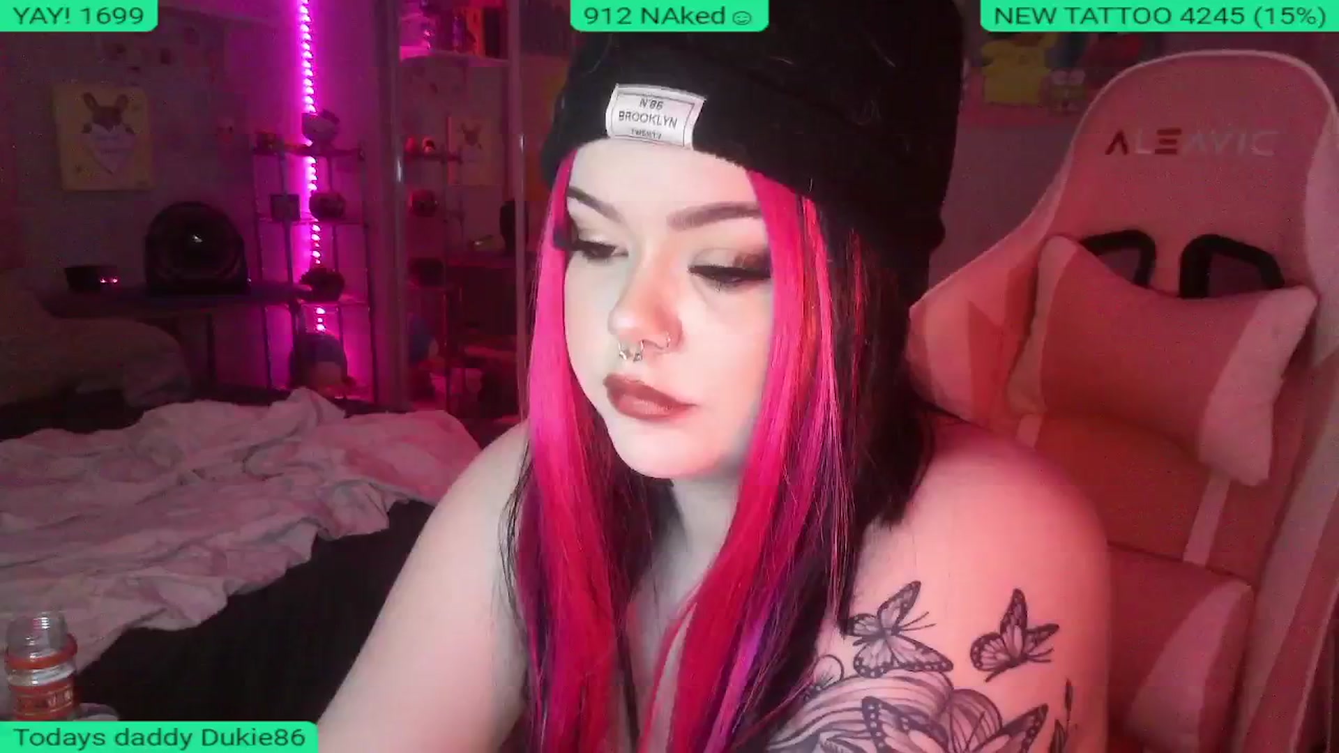 Gallery image thumbnail from Stormyxoo's myfreecams stream on, 04/20/2024, 01:47 image 20 of 20