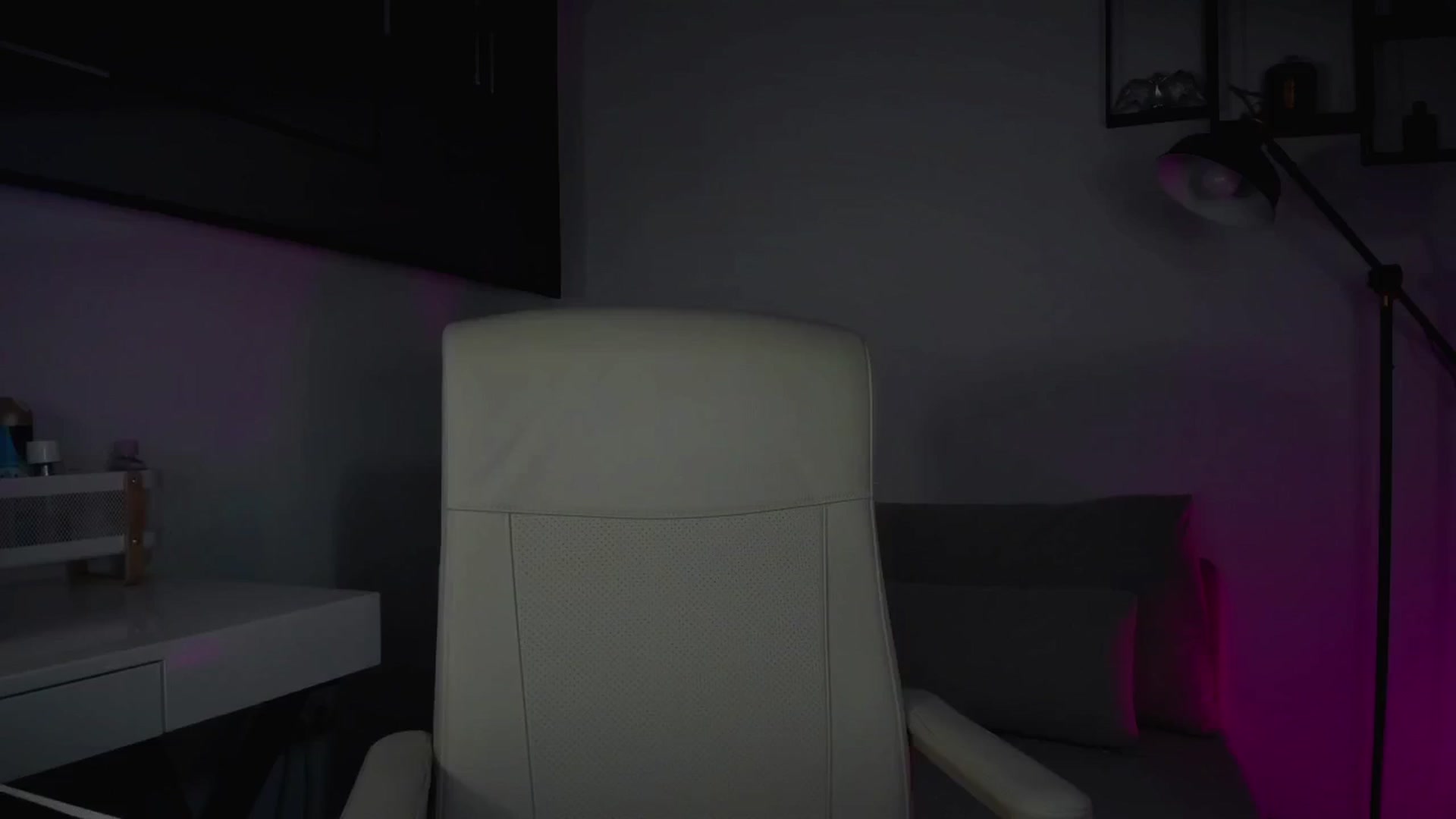 Gallery image thumbnail from Str8toheaven's myfreecams stream on, 11/05/2024, 24:52 image 1 of 20