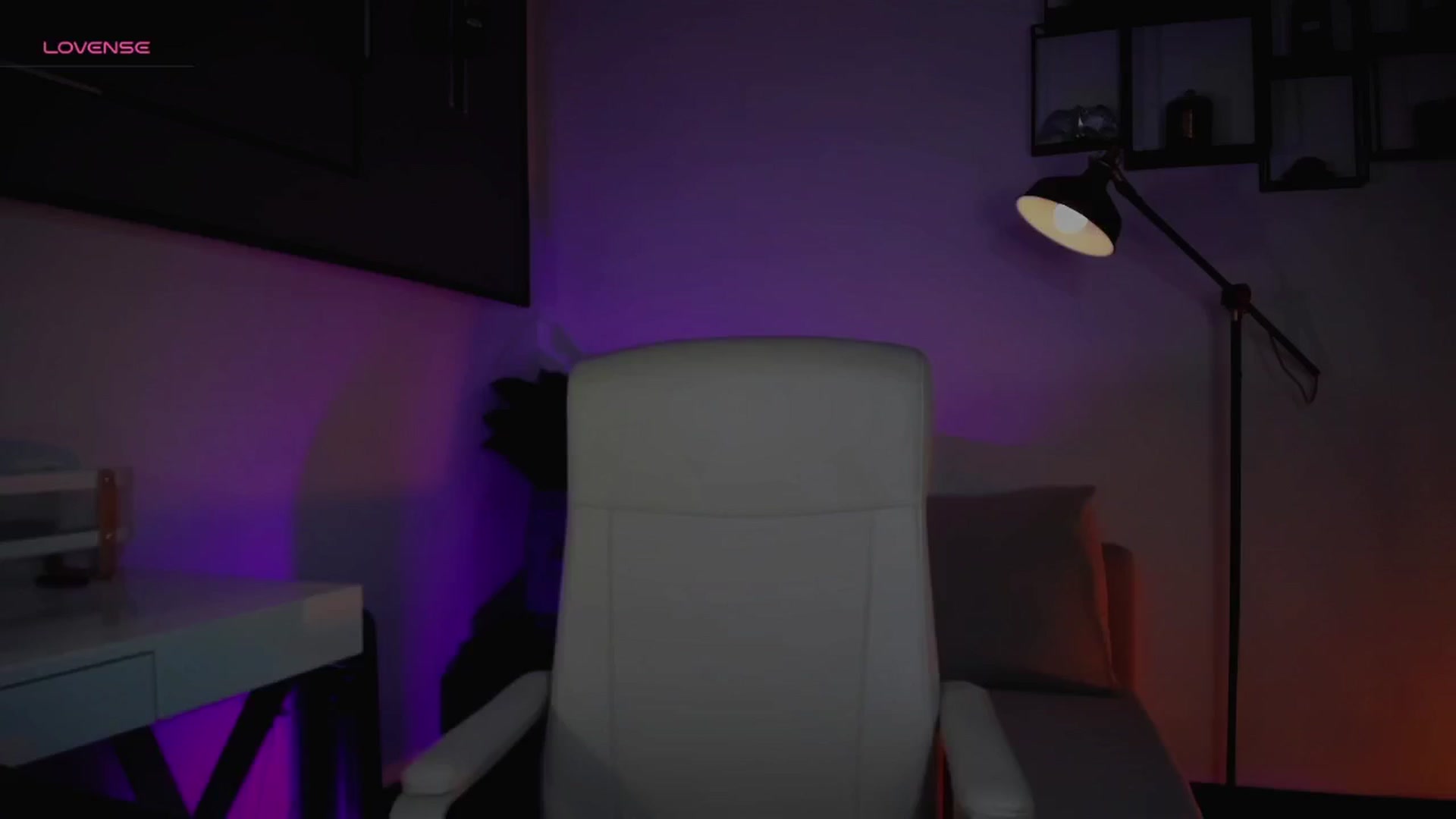 Gallery image thumbnail from Str8toheaven's myfreecams stream on, 11/30/2024, 18:35 image 14 of 20