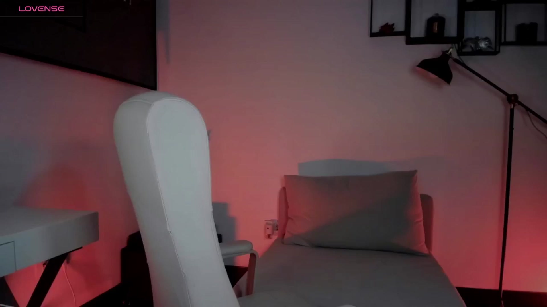 Gallery image thumbnail from Str8toheaven's myfreecams stream on, 01/06/2025, 18:31 image 4 of 20
