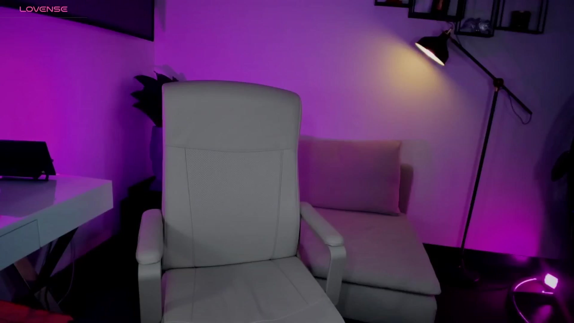 Gallery image thumbnail from Str8toheaven's myfreecams stream on, 01/18/2025, 13:04 image 16 of 20