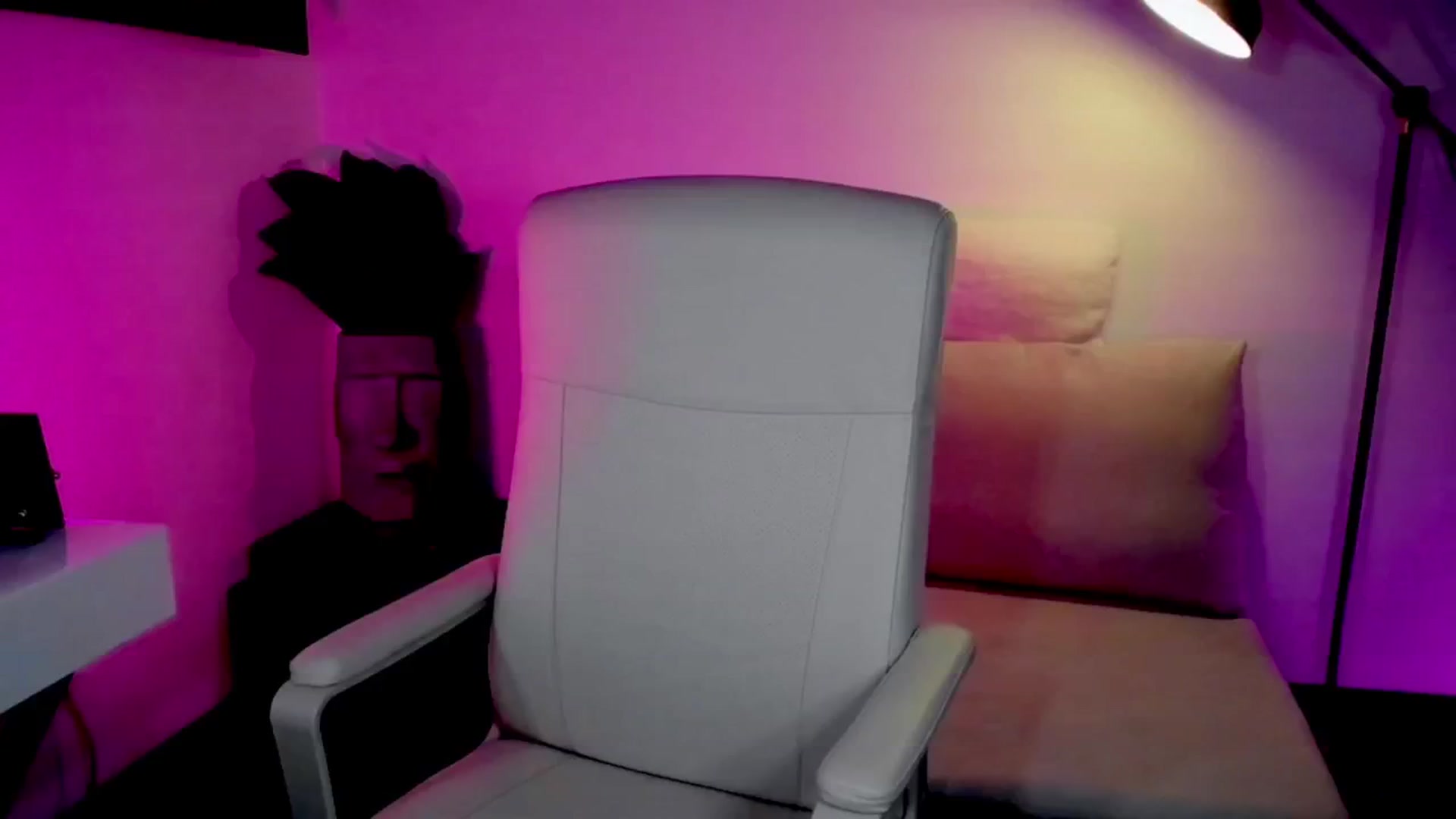 Gallery image thumbnail from Str8toheaven's myfreecams stream on, 03/26/2025, 20:19 image 7 of 20