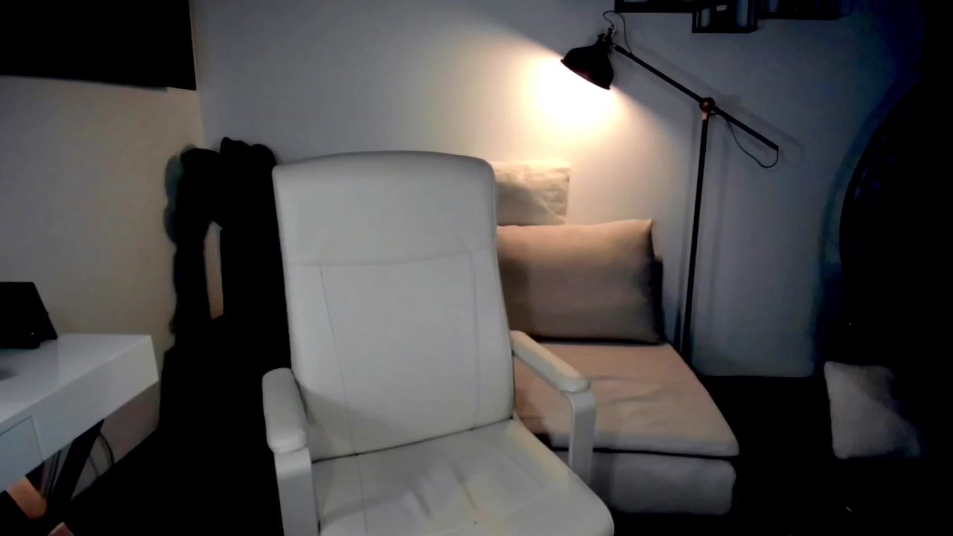 Gallery image thumbnail from Str8toheaven's myfreecams stream on, 04/08/2025, 15:08 image 17 of 20