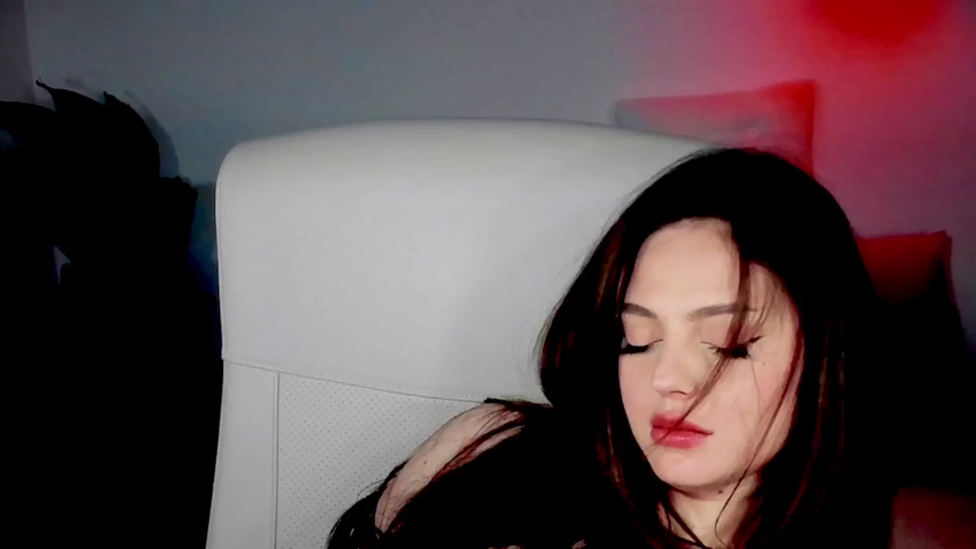 Gallery image thumbnail from Str8toheaven's myfreecams stream on, 05/03/2025, 19:29 image 10 of 20
