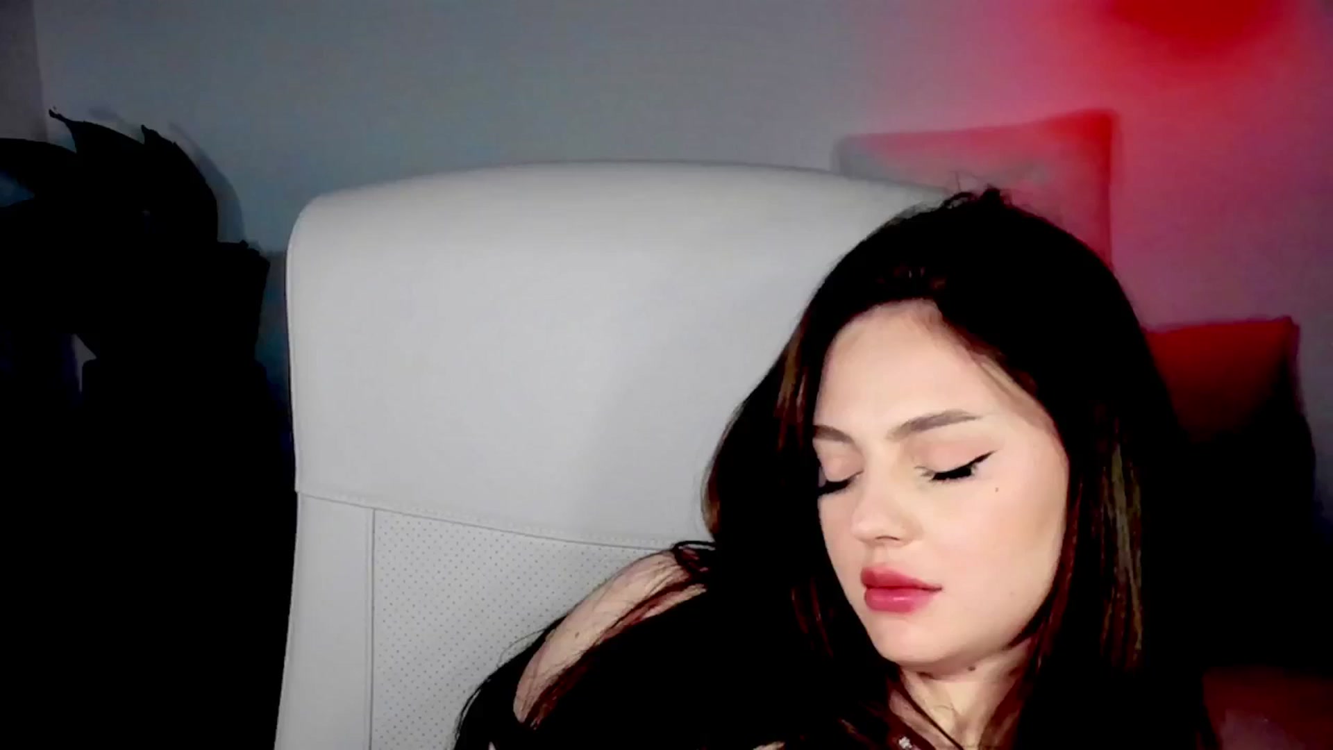 Gallery image thumbnail from Str8toheaven's myfreecams stream on, 05/03/2025, 19:29 image 9 of 20