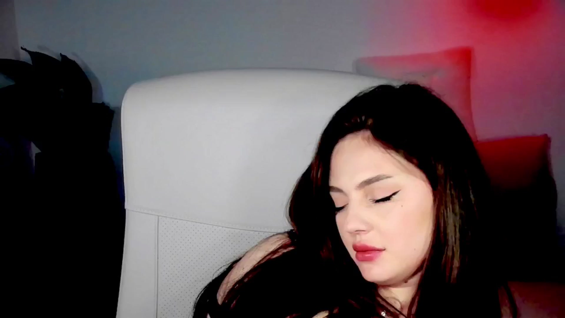 Gallery image thumbnail from Str8toheaven's myfreecams stream on, 05/03/2025, 19:29 image 8 of 20