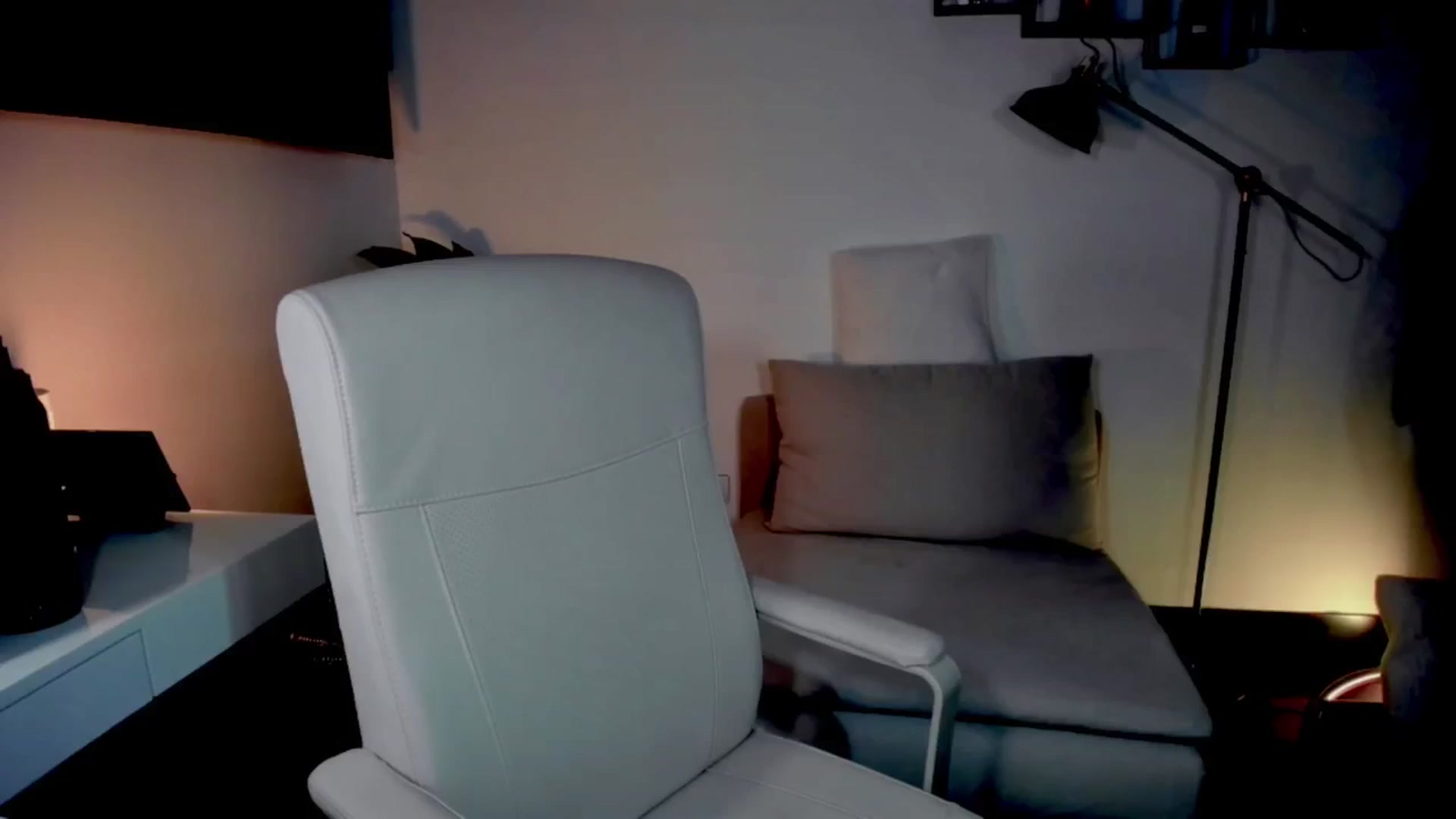 Gallery image thumbnail from Str8toheaven's myfreecams stream on, 05/06/2025, 17:02 image 3 of 20
