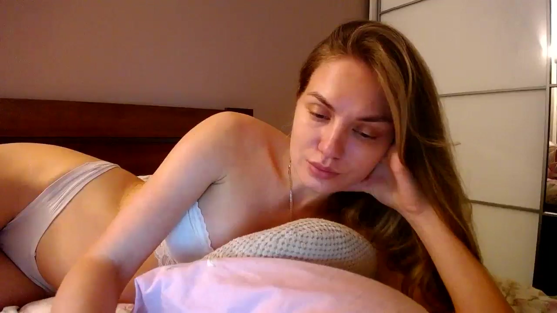 Gallery image thumbnail from StrangerG's myfreecams stream on, 05/13/2024, 21:25 image 17 of 20