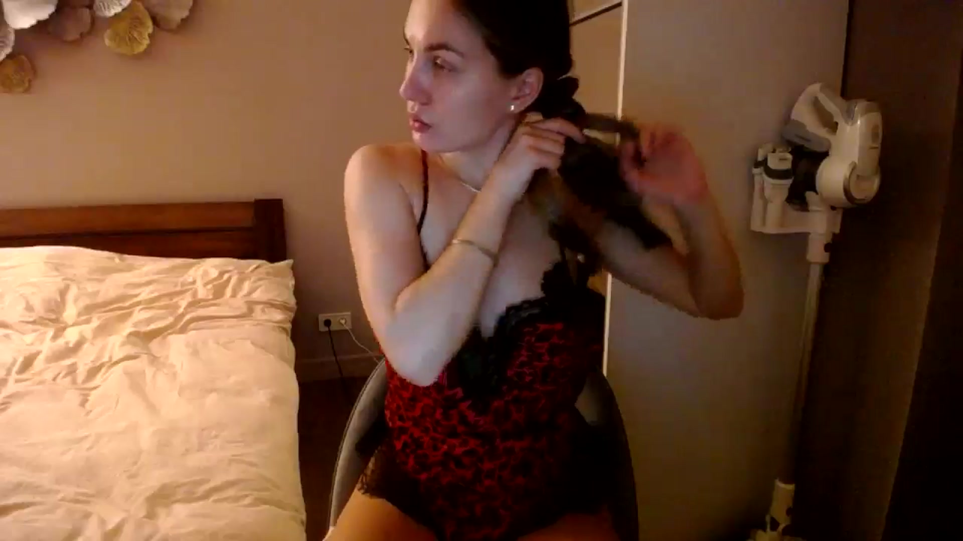 Gallery image thumbnail from StrangerG's myfreecams stream on, 05/20/2024, 21:12 image 14 of 20