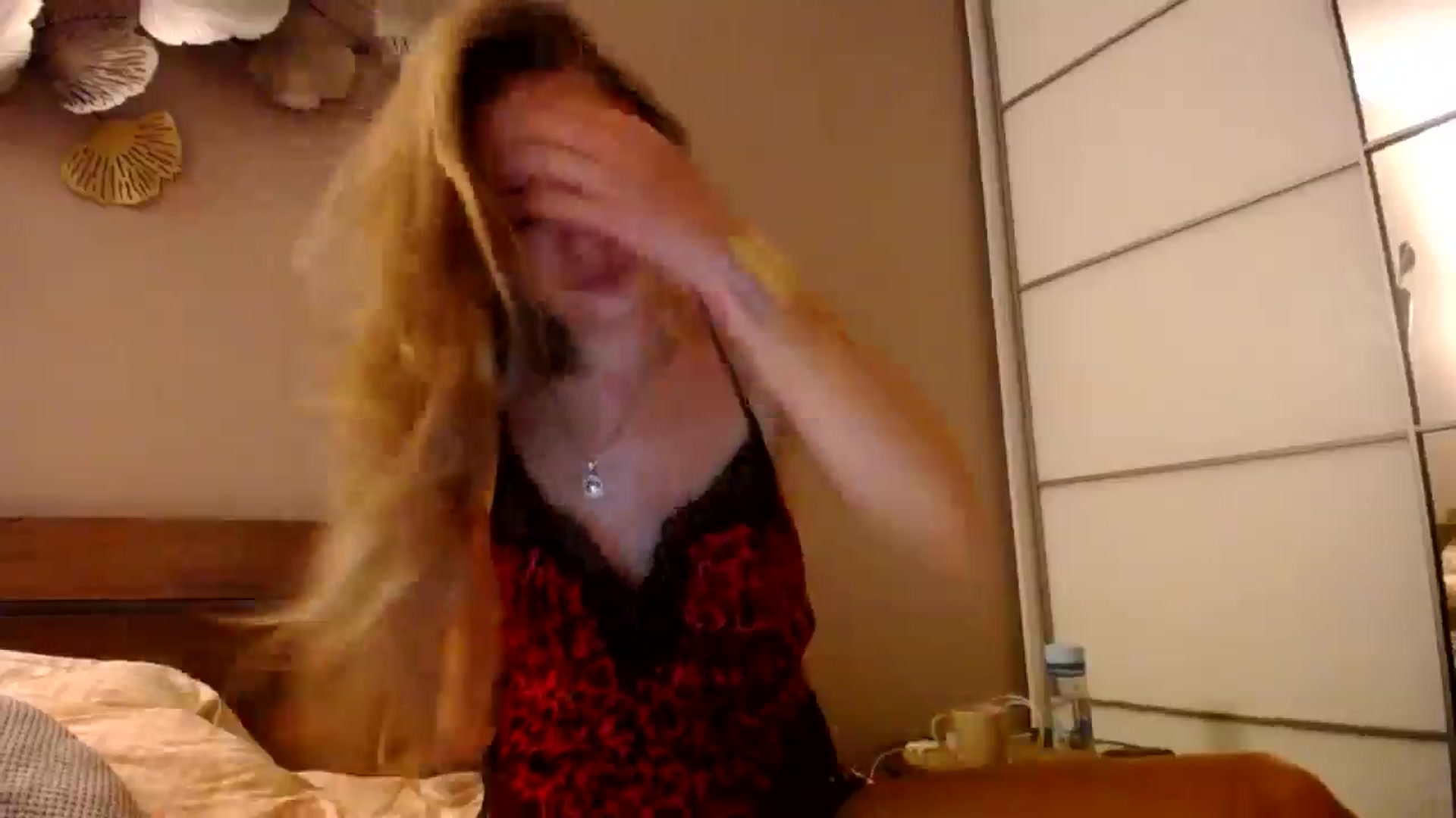 Gallery image thumbnail from StrangerG's myfreecams stream on, 06/19/2024, 20:17 image 6 of 20