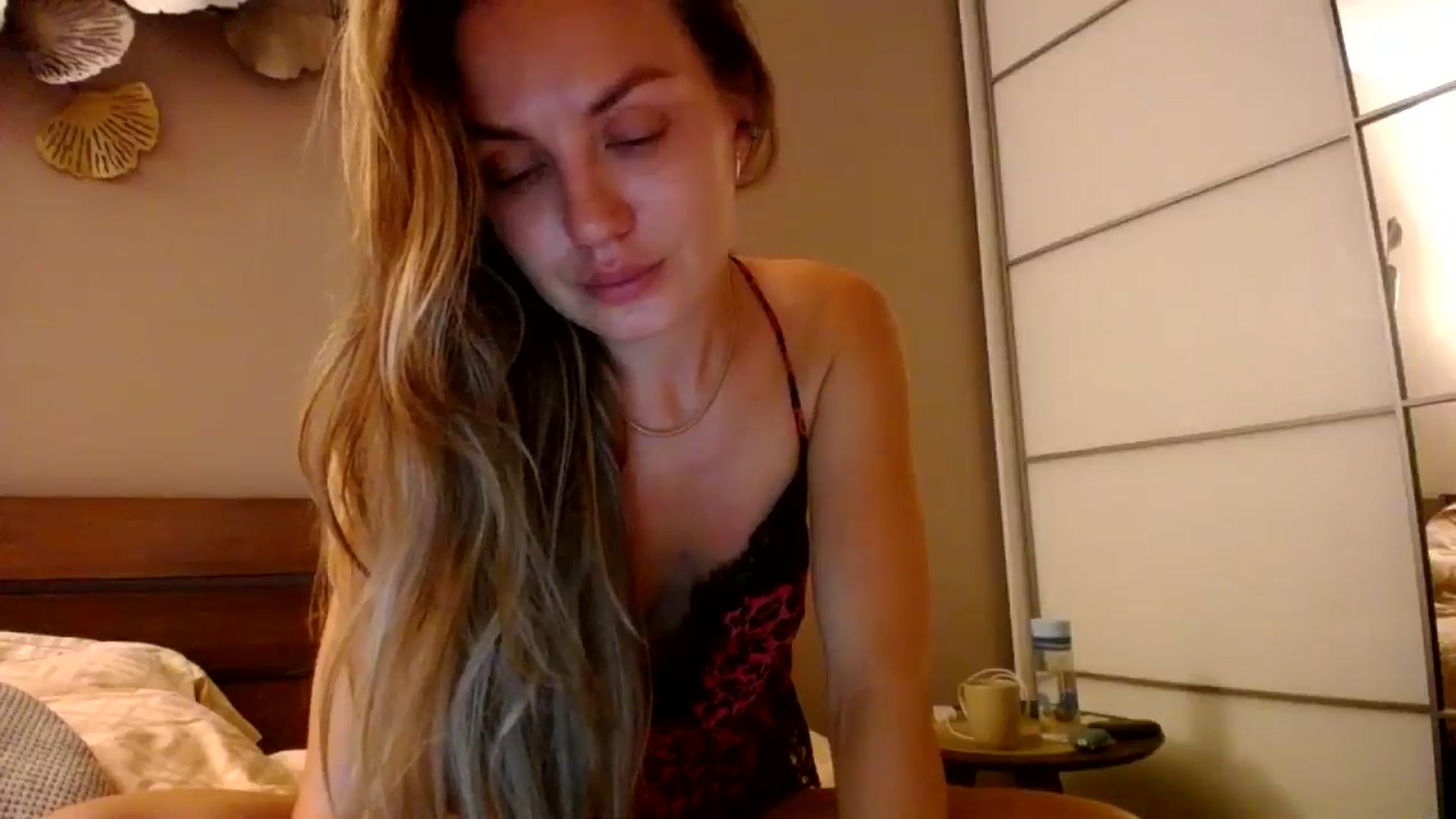 Gallery image thumbnail from StrangerG's myfreecams stream on, 06/19/2024, 20:17 image 10 of 20