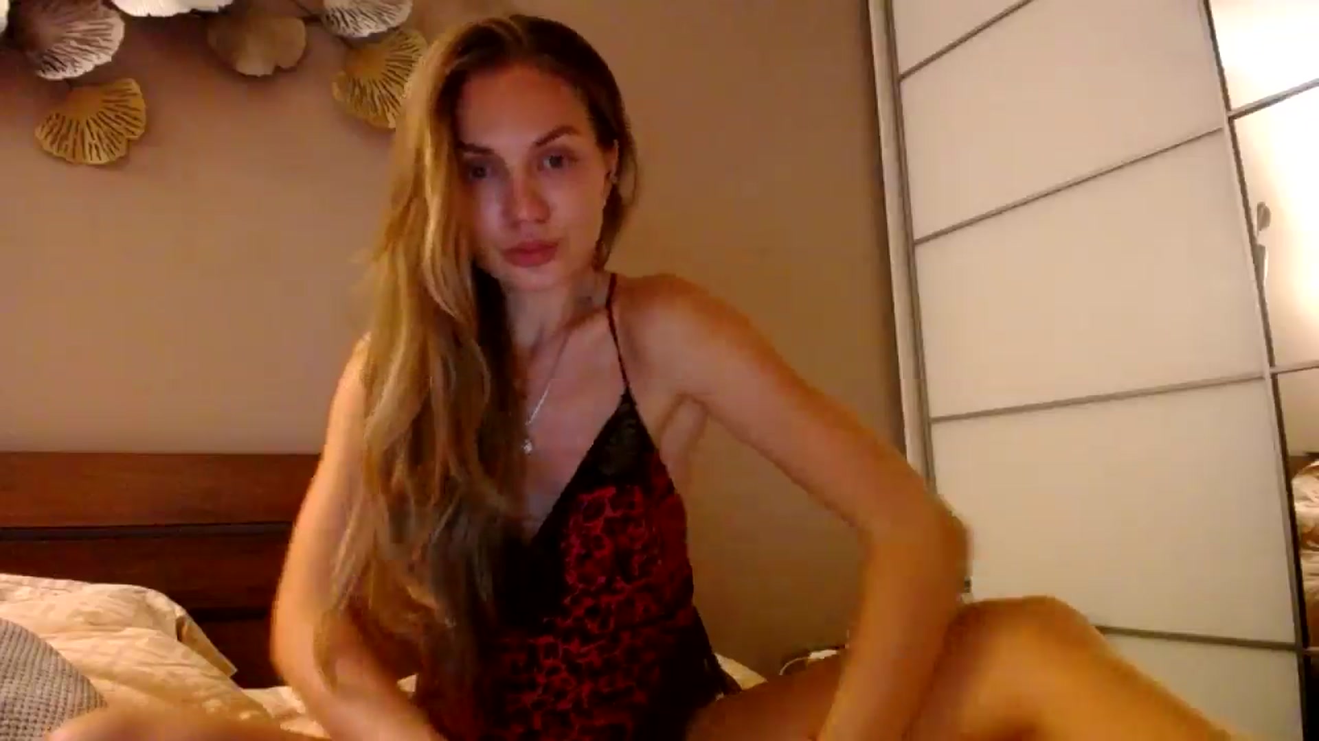 Gallery image thumbnail from StrangerG's myfreecams stream on, 06/19/2024, 20:17 image 7 of 20