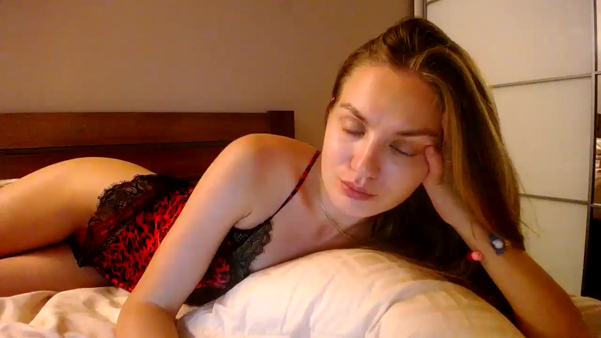 Gallery image thumbnail from StrangerG's myfreecams stream on, 06/19/2024, 20:17 image 17 of 20