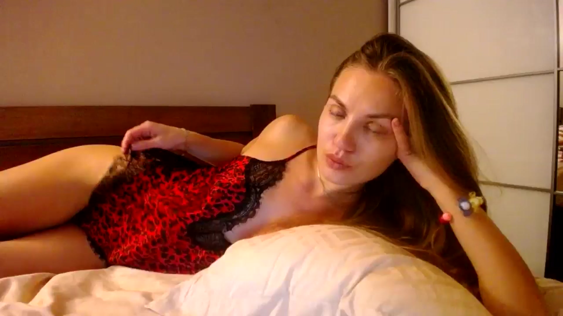 Gallery image thumbnail from StrangerG's myfreecams stream on, 06/19/2024, 20:17 image 16 of 20
