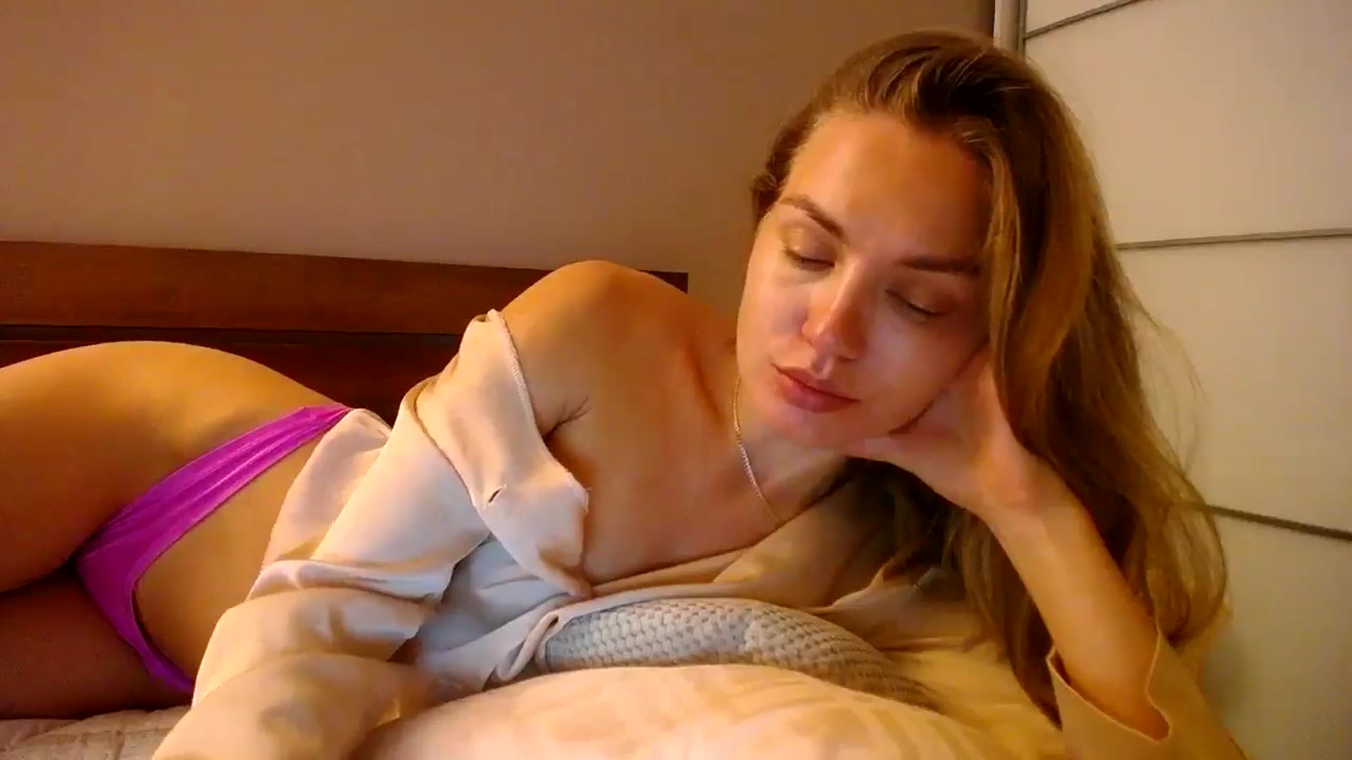 Gallery image thumbnail from StrangerG's myfreecams stream on, 07/03/2024, 20:07 image 7 of 20