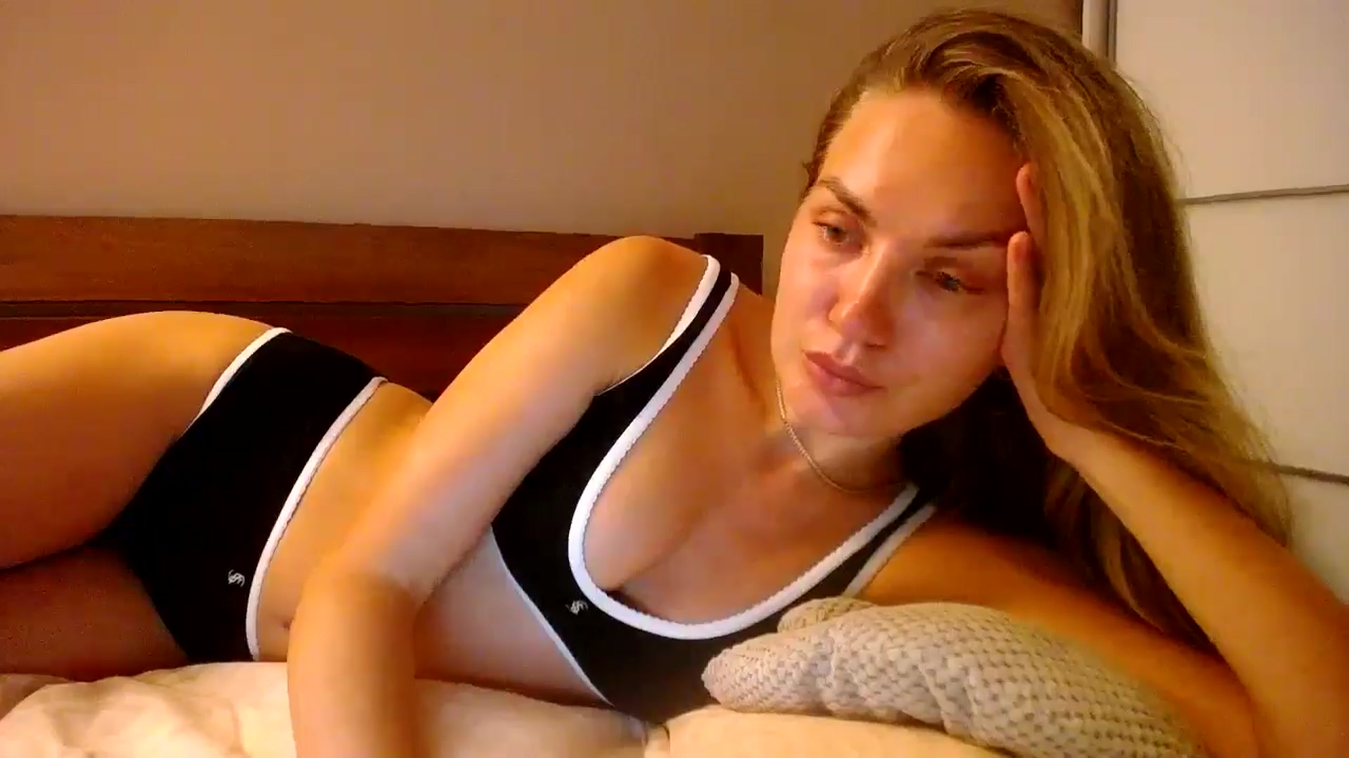 Gallery image thumbnail from StrangerG's myfreecams stream on, 07/04/2024, 21:14 image 8 of 20