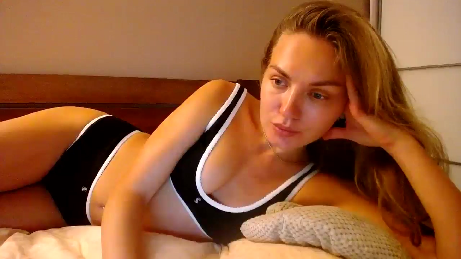 Gallery image thumbnail from StrangerG's myfreecams stream on, 07/04/2024, 21:14 image 4 of 20