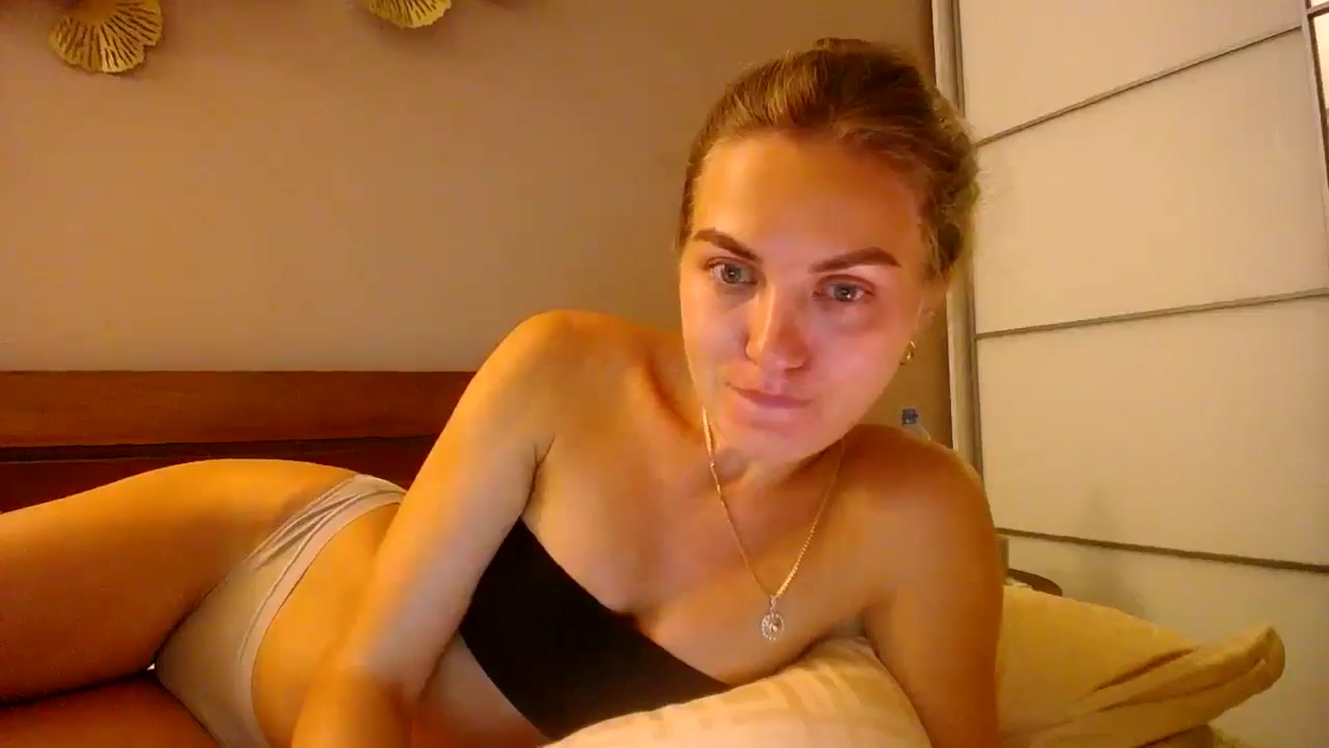Gallery image thumbnail from StrangerG's myfreecams stream on, 07/22/2024, 21:43 image 10 of 20