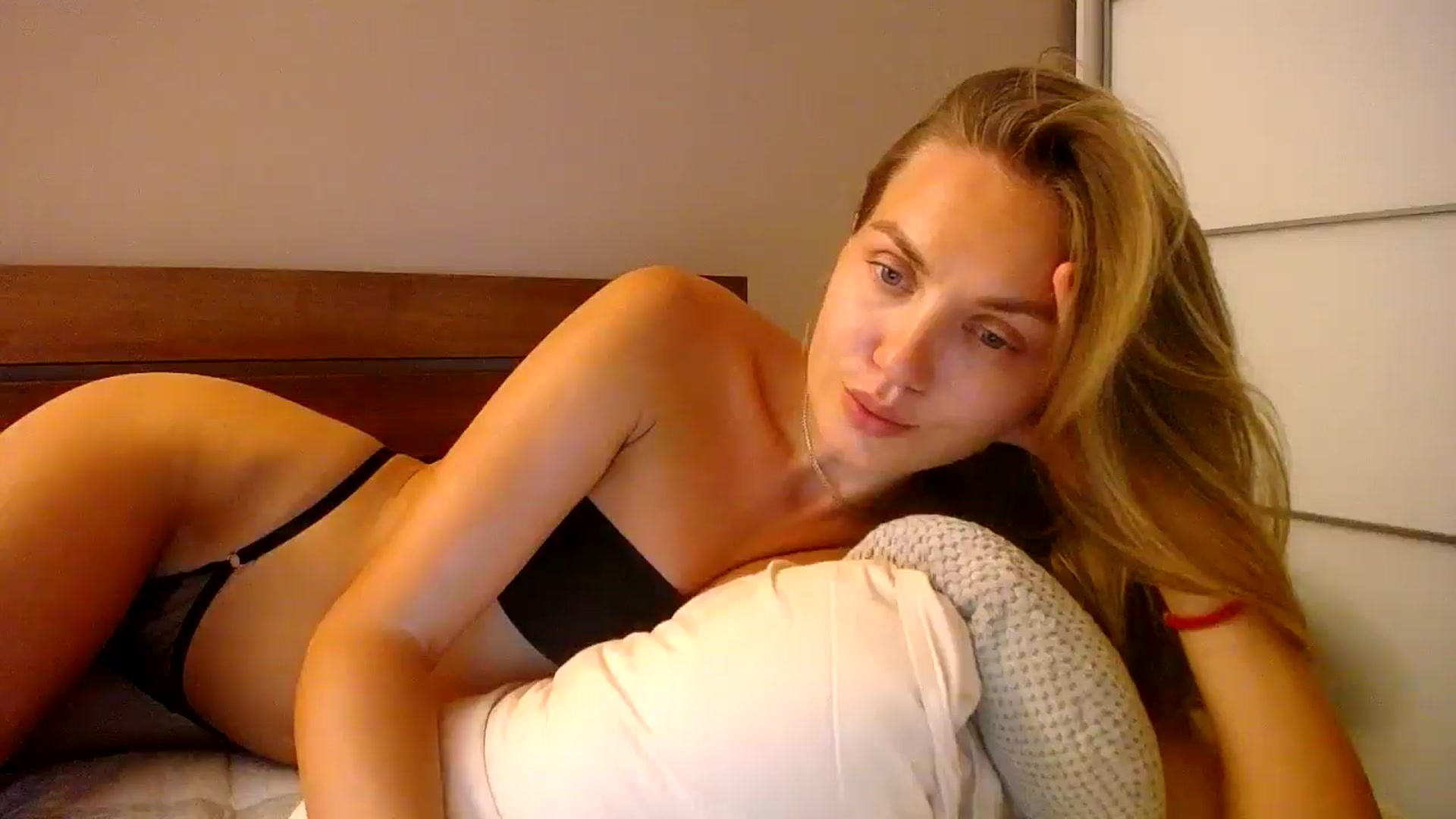 Gallery image thumbnail from StrangerG's myfreecams stream on, 07/30/2024, 21:35 image 4 of 20