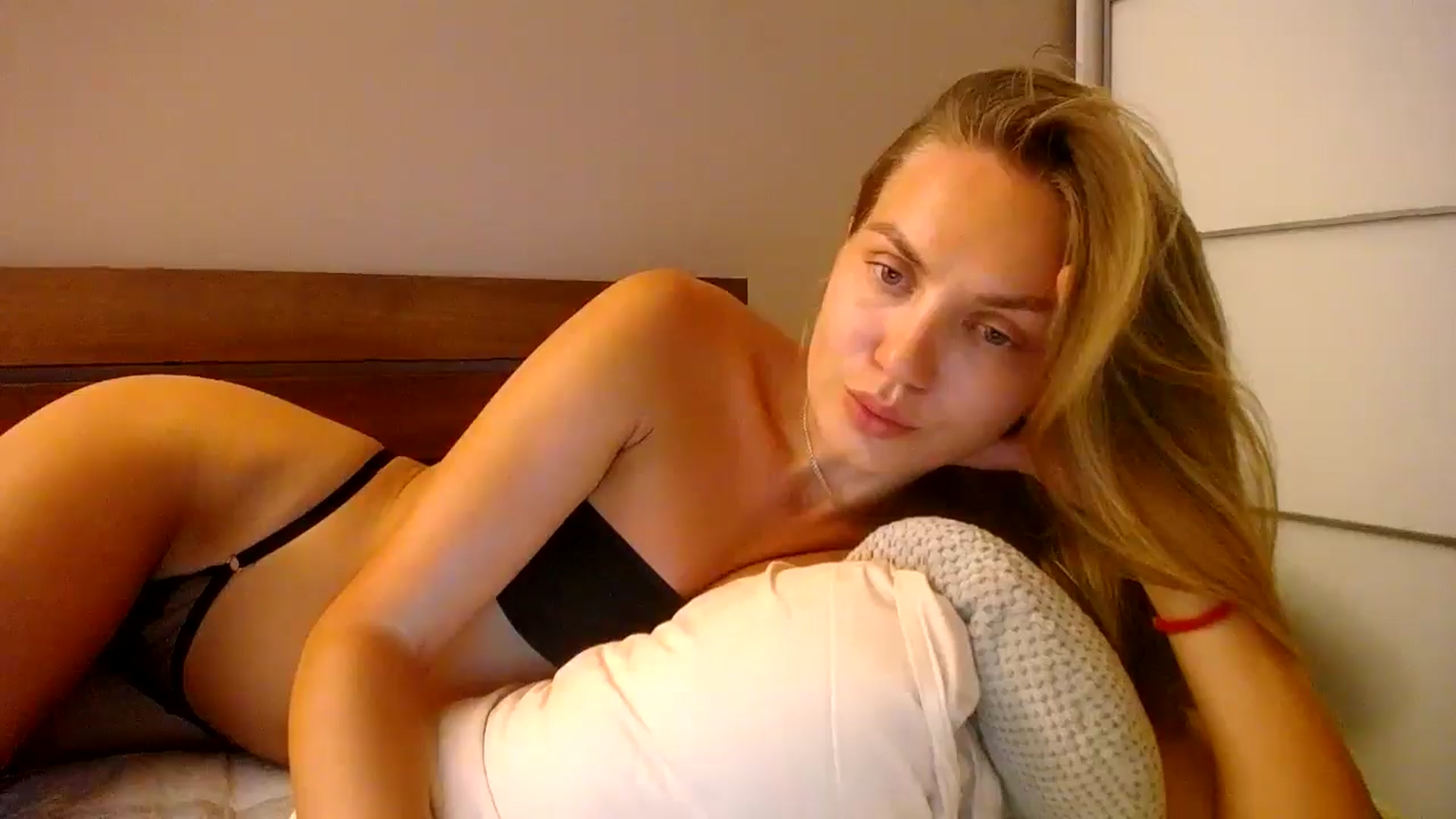 Gallery image thumbnail from StrangerG's myfreecams stream on, 07/30/2024, 21:35 image 5 of 20