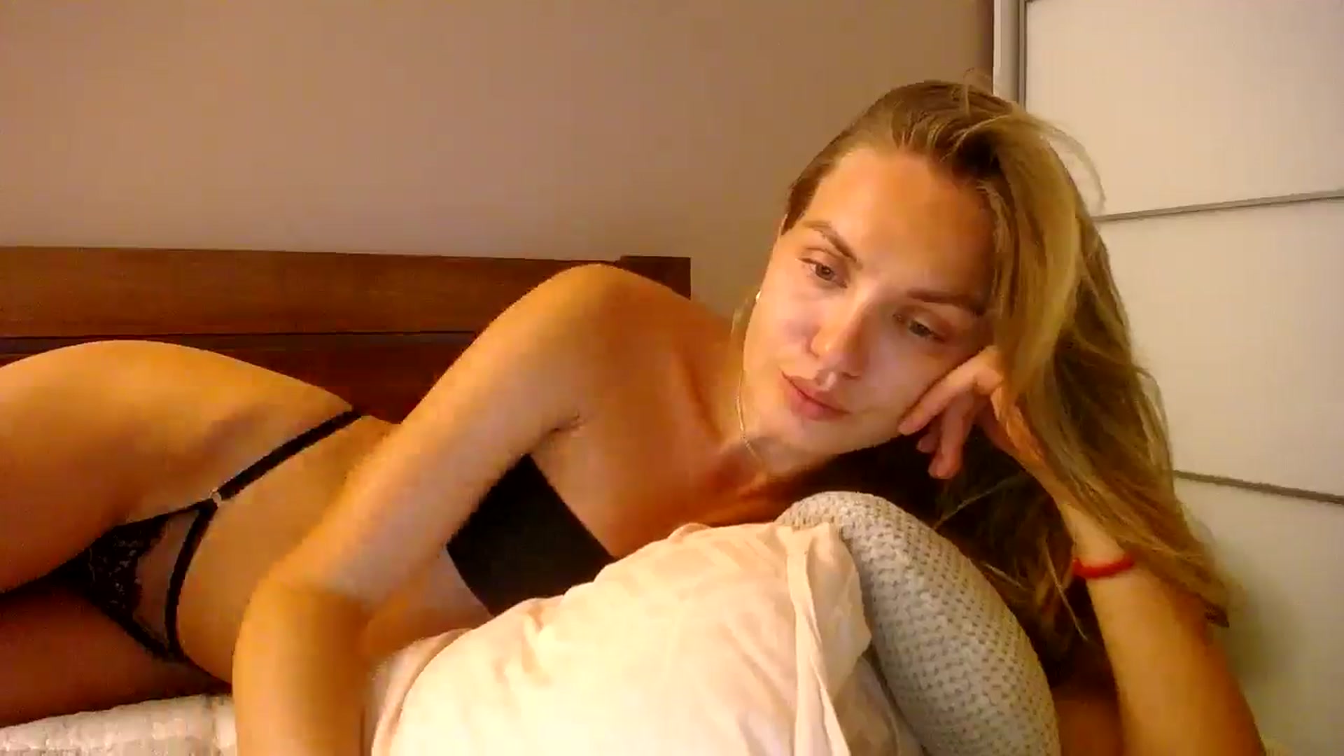 Gallery image thumbnail from StrangerG's myfreecams stream on, 07/30/2024, 21:35 image 10 of 20