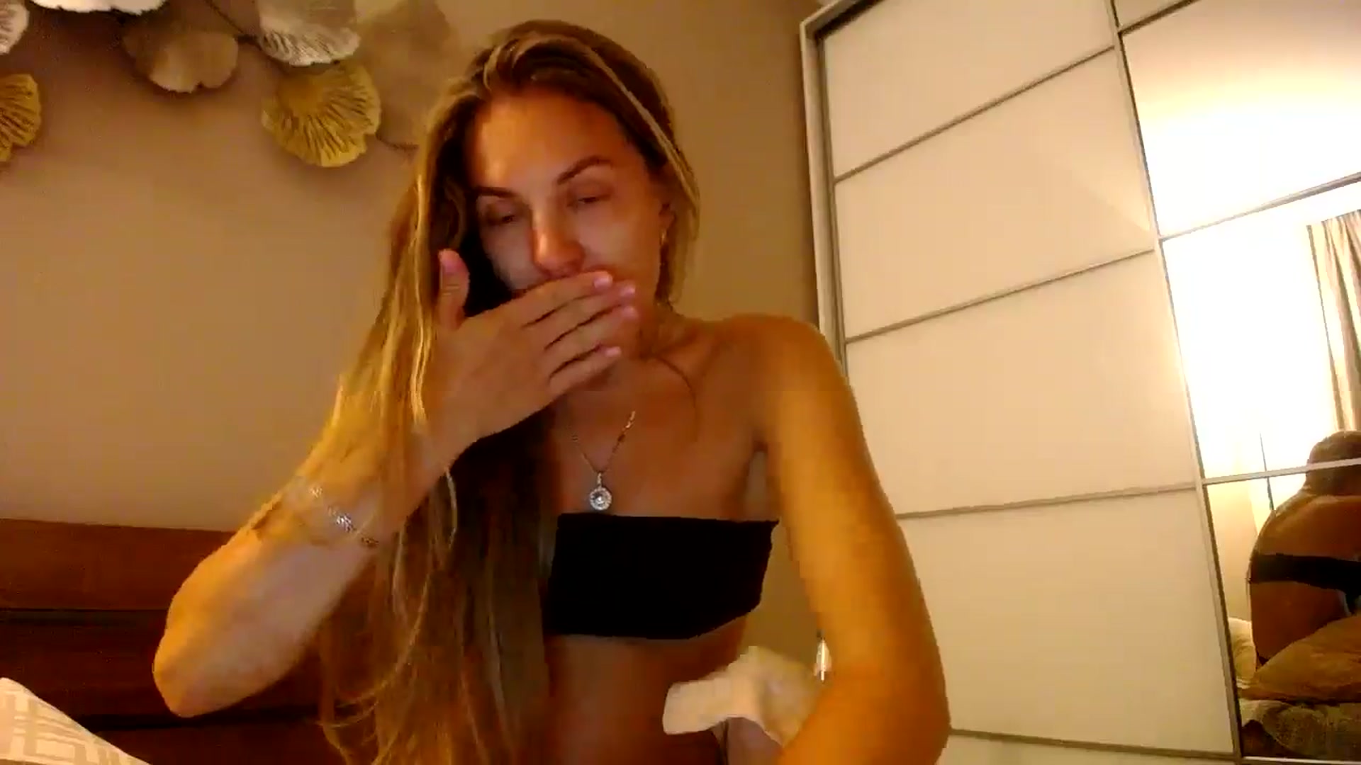 Gallery image thumbnail from StrangerG's myfreecams stream on, 08/01/2024, 21:23 image 16 of 20