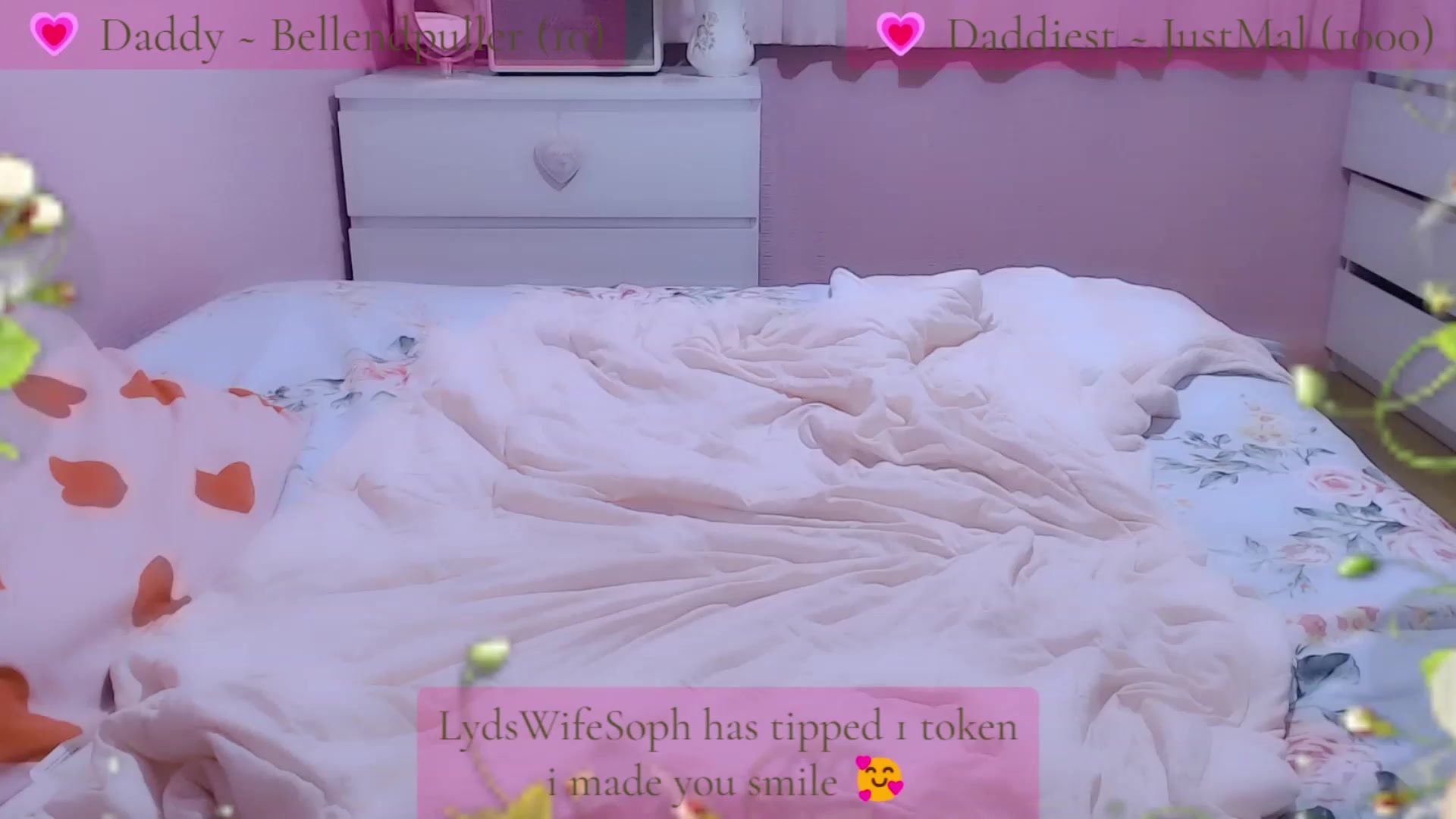 Gallery image thumbnail from StrawbabyJam's myfreecams stream on, 08/05/2023, 19:22 image 6 of 20