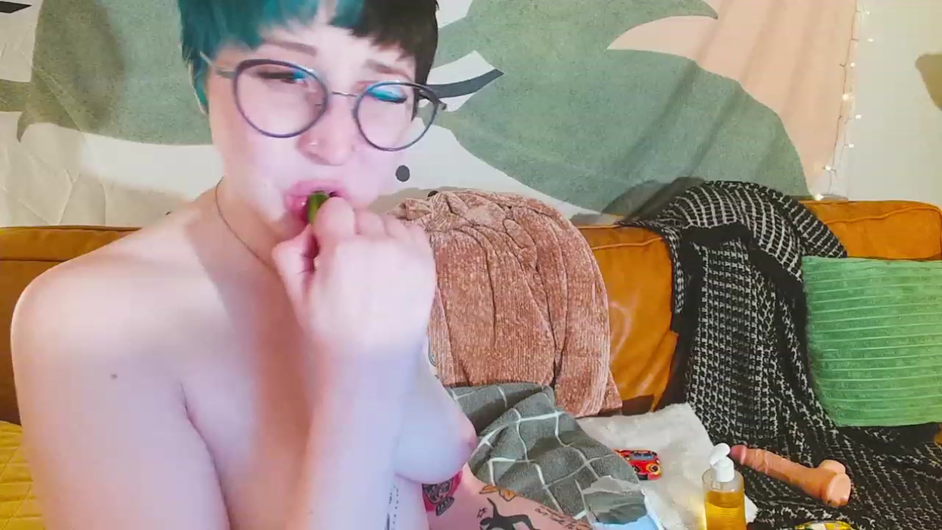 Gallery image thumbnail from Strawberrrri1's myfreecams stream on, 12/03/2022, 04:39 image 16 of 20