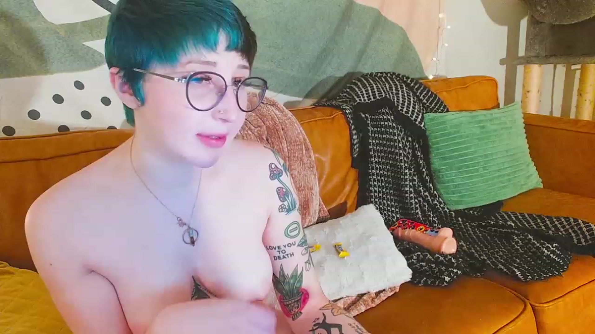 Gallery image thumbnail from Strawberrrri1's myfreecams stream on, 12/03/2022, 04:39 image 11 of 20
