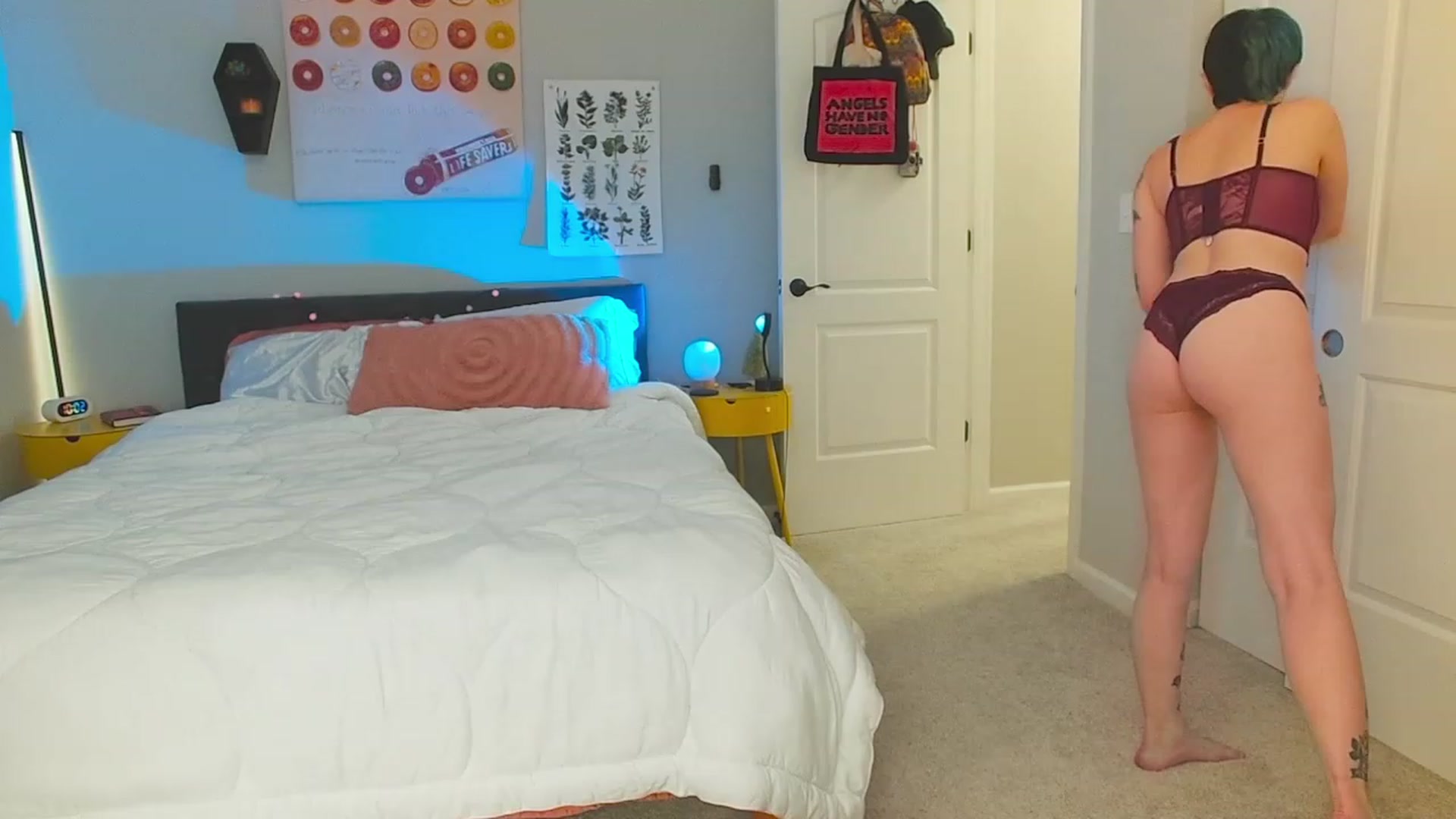 Gallery image thumbnail from Strawberrrri1's myfreecams stream on, 12/08/2022, 04:41 image 1 of 20