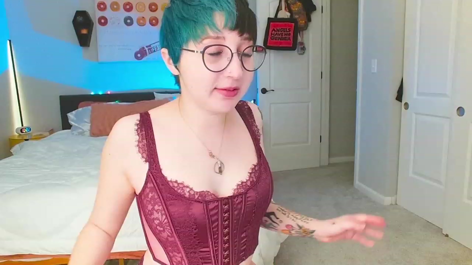 Gallery image thumbnail from Strawberrrri1's myfreecams stream on, 12/12/2022, 04:40 image 1 of 20