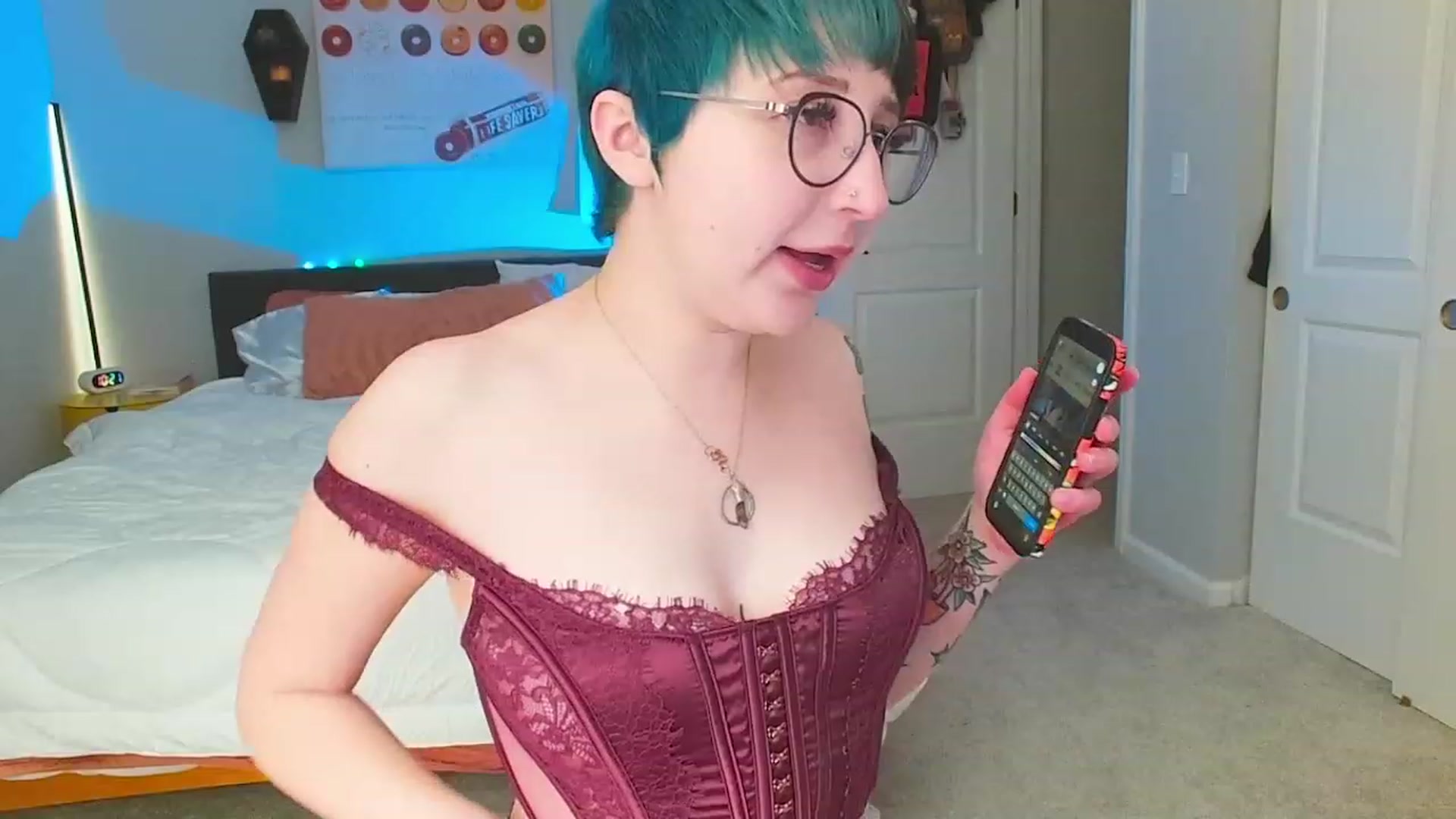 Gallery image thumbnail from Strawberrrri1's myfreecams stream on, 12/12/2022, 04:40 image 5 of 20