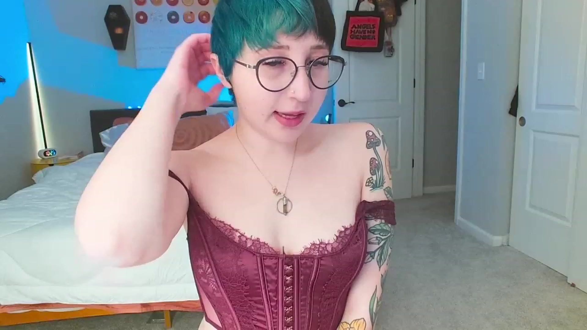 Gallery image thumbnail from Strawberrrri1's myfreecams stream on, 12/12/2022, 04:40 image 6 of 20