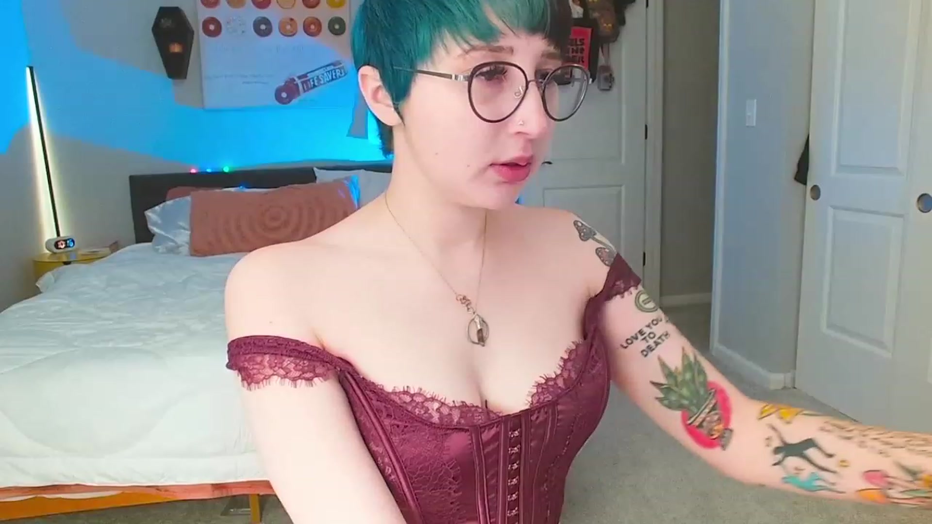 Gallery image thumbnail from Strawberrrri1's myfreecams stream on, 12/12/2022, 04:40 image 4 of 20
