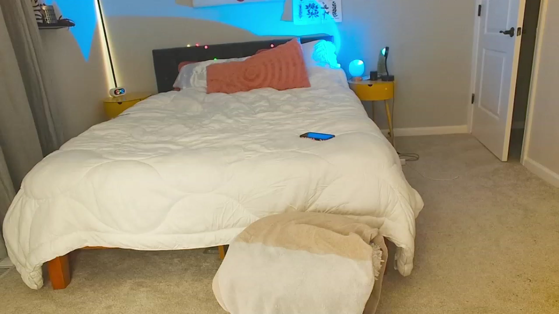 Gallery image thumbnail from Strawberrrri1's myfreecams stream on, 12/16/2022, 04:52 image 7 of 20