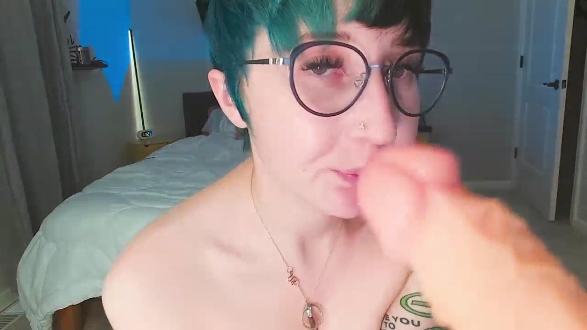 Gallery image thumbnail from Strawberrrri1's myfreecams stream on, 12/16/2022, 04:52 image 17 of 20