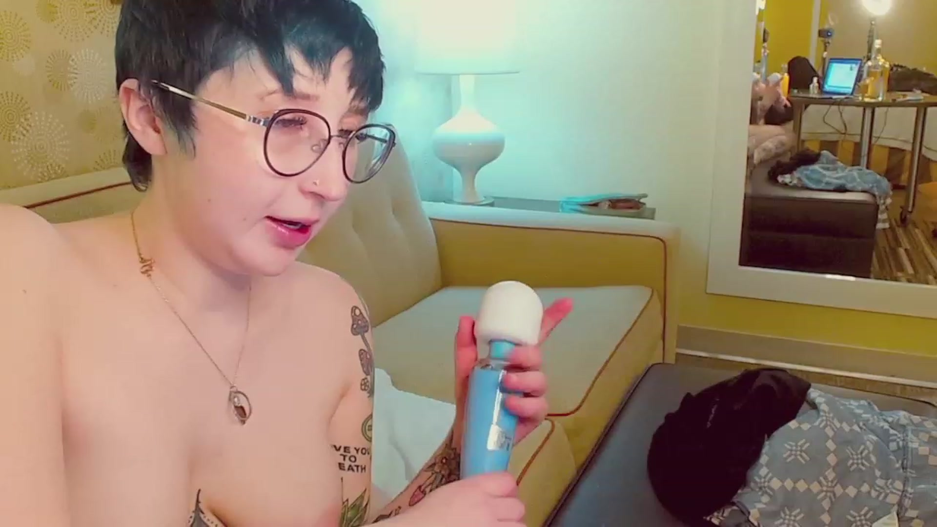 Gallery image thumbnail from Strawberrrri1's myfreecams stream on, 12/17/2022, 04:43 image 13 of 20