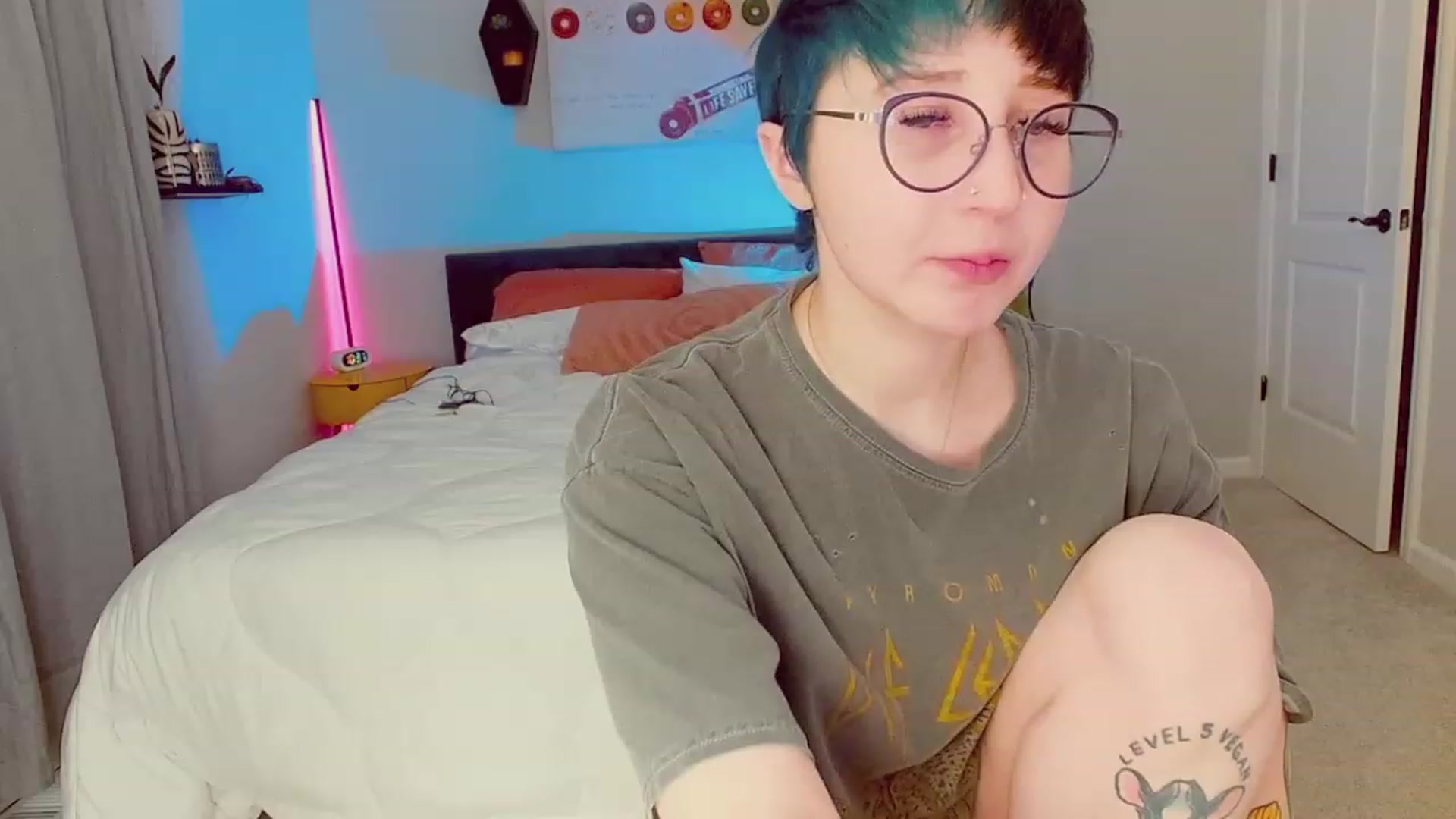 Gallery image thumbnail from Strawberrrri1's myfreecams stream on, 12/29/2022, 04:03 image 10 of 20