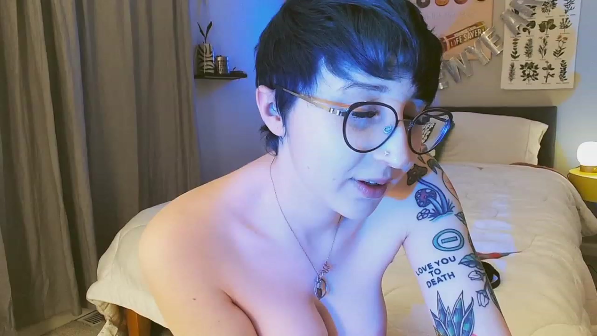 Gallery image thumbnail from Strawberrrri1's myfreecams stream on, 12/31/2022, 06:06 image 5 of 20
